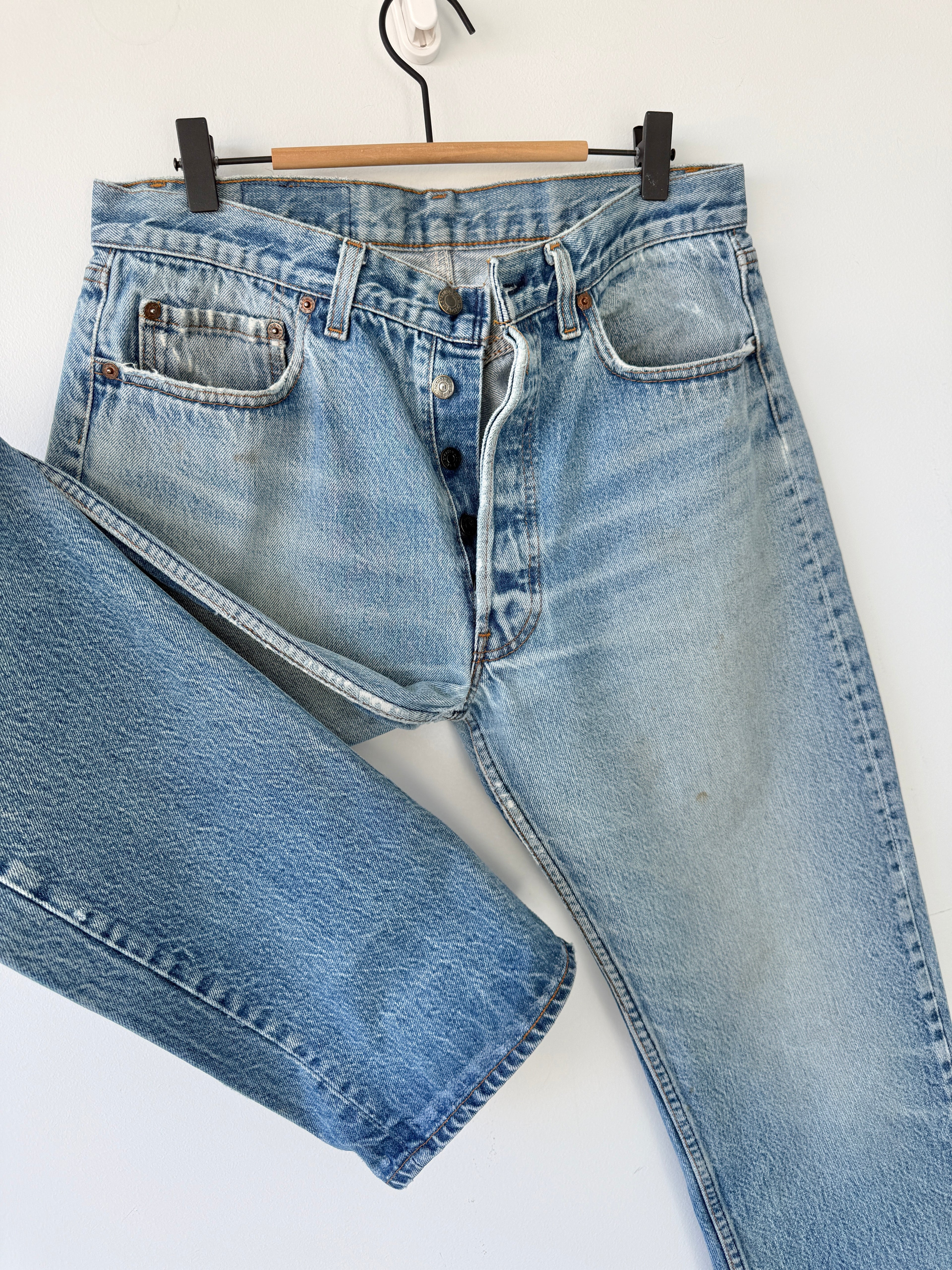 W32 L33 vintage Levis 501 31/32” measured medium faded blue denim 80s Levi’s 501s USA