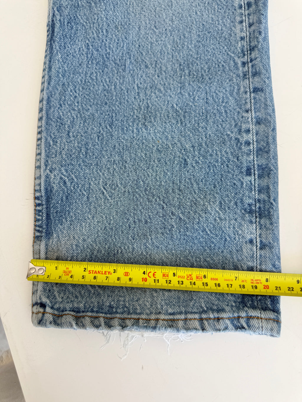 Soft denim W34 L29 vintage Levis 501 33/34” measured waist light faded blue distressed USA 90s 501s