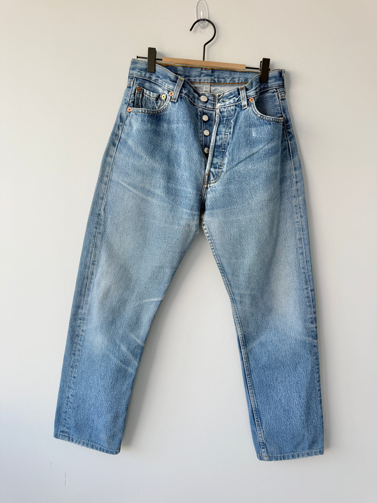 W28 L28 vintage Levis 501 medium blue 26/28” measured waist 501s Y2K