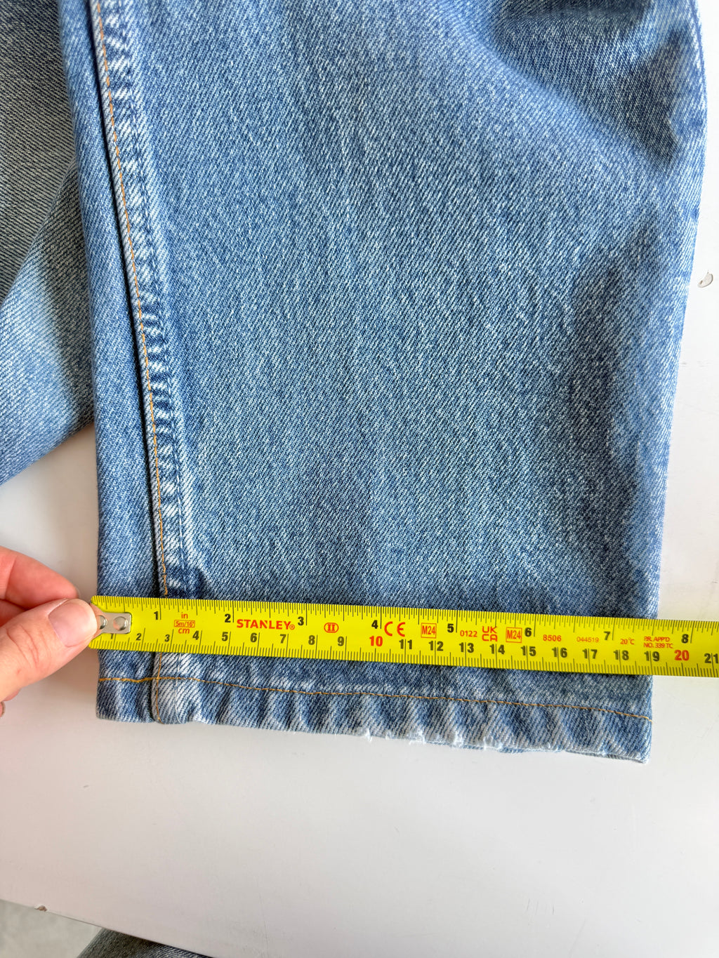 W28 L28 vintage Levis 501 medium blue 26/28” measured waist 501s Y2K