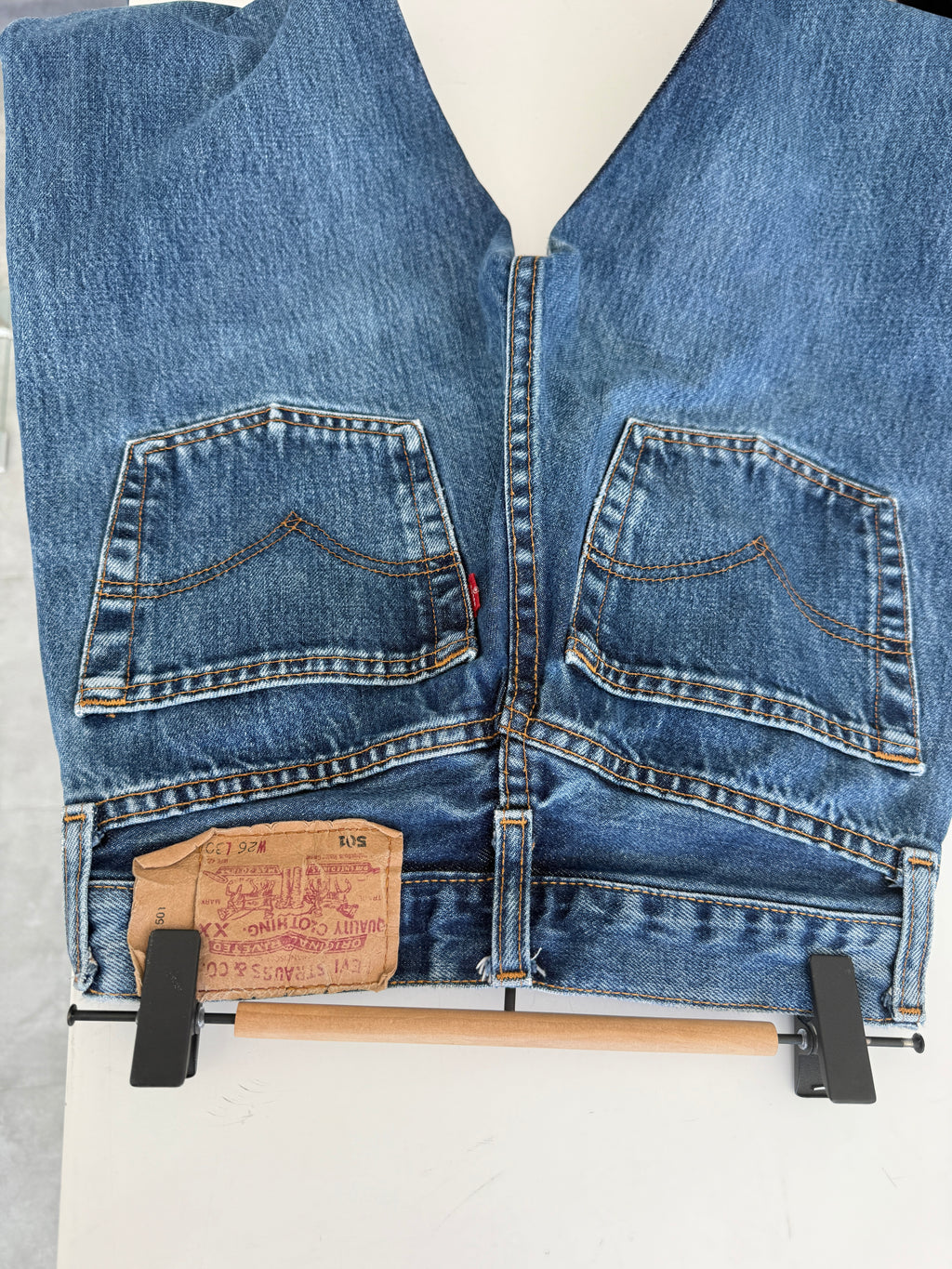 W23 L28 vintage Levis 501 23” measured waist dark indigo faded blue 501s