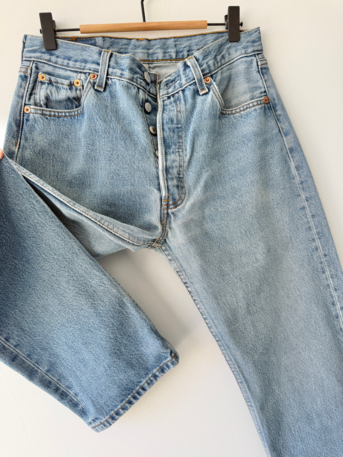 W29 L33vintage Levis 501s 28/29” measured medium fade blue Y2K 501s