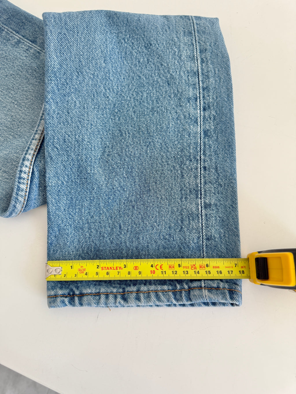 W24 L30 vintage Levis 501 23-24” medium blue 90s Levi’s 501s