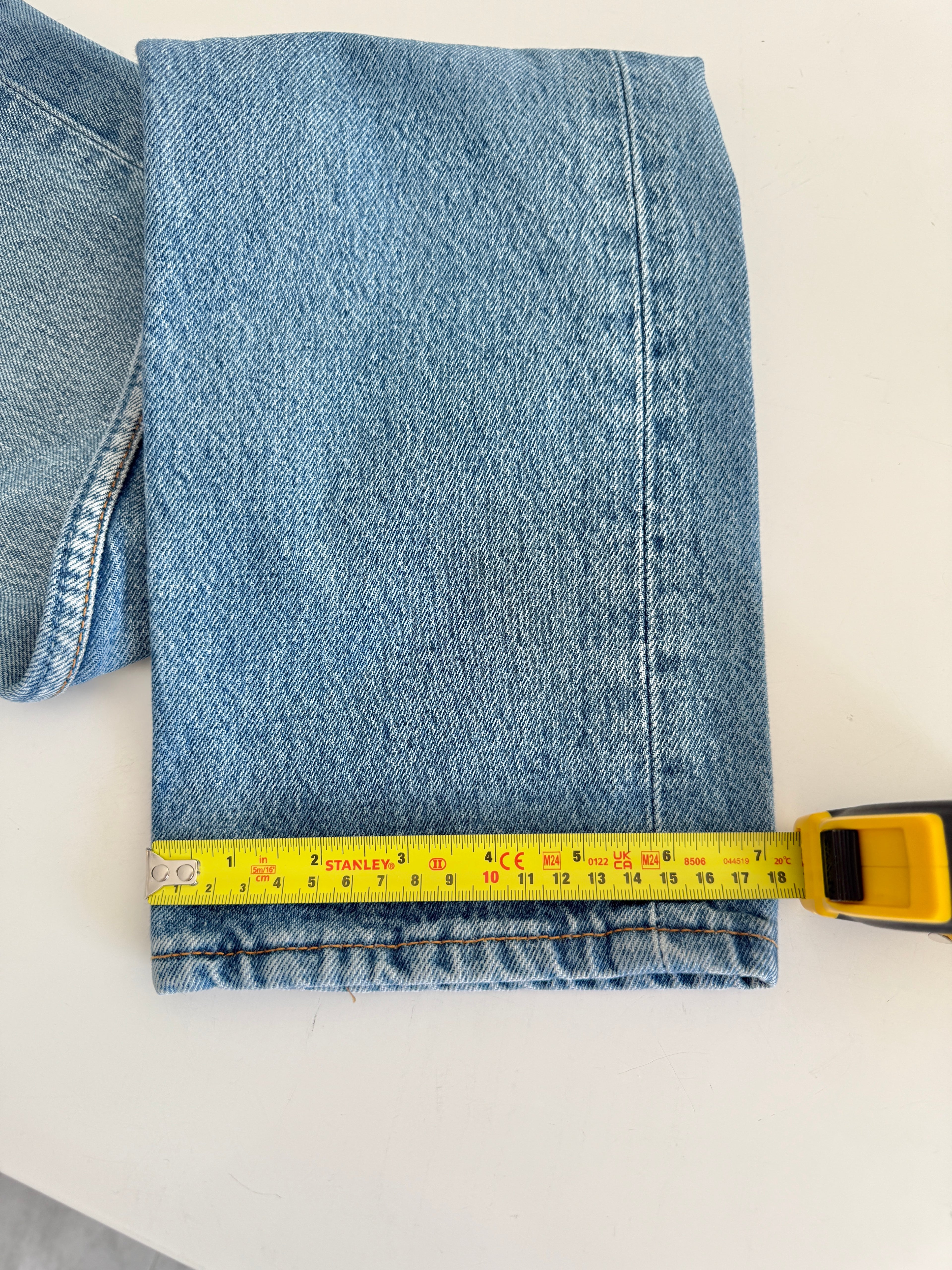 W24 L30 vintage Levis 501 23-24” medium blue 90s Levi’s 501s