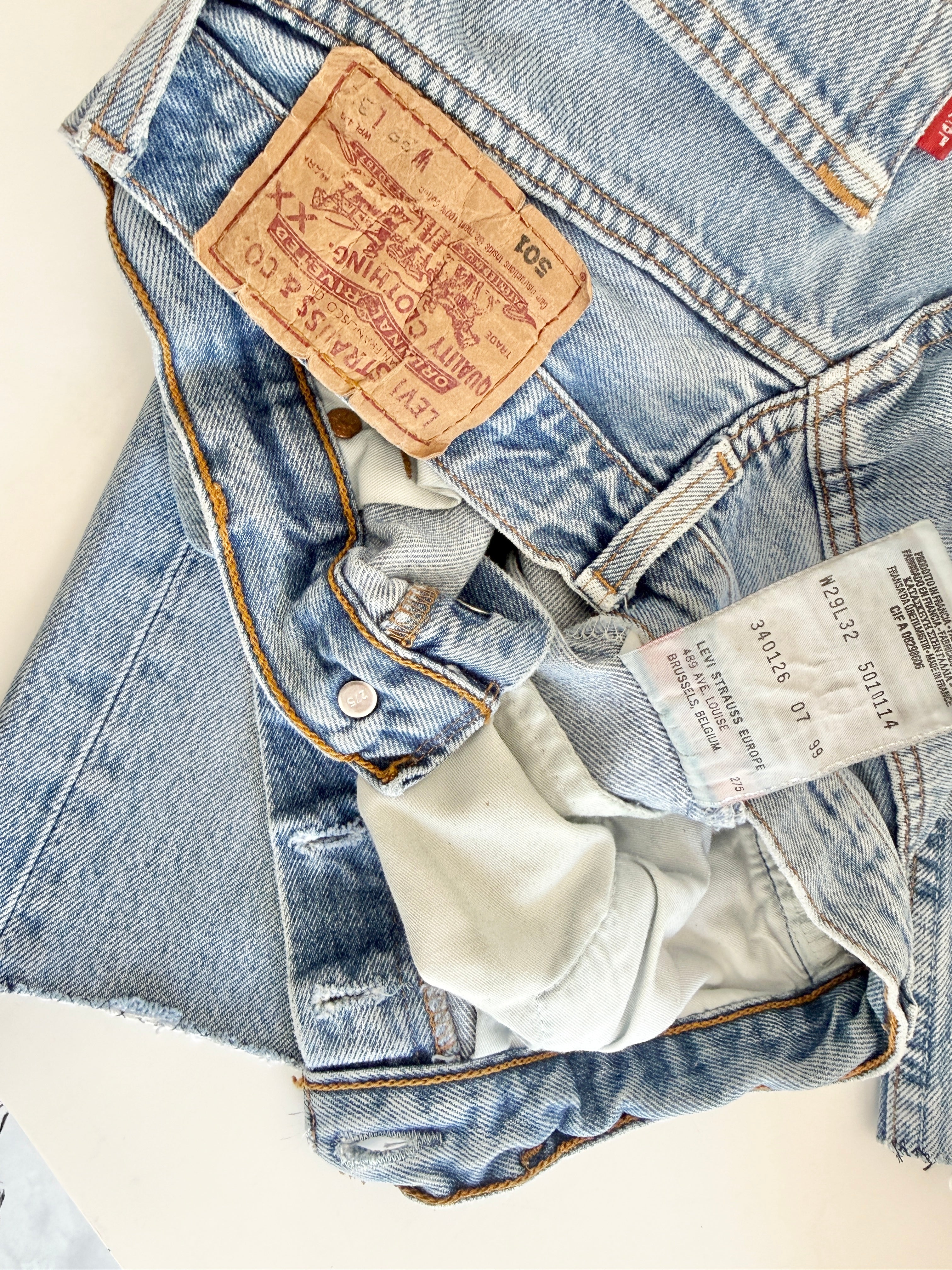 W27 vintage Levis 501 shorts 26/27” light blue Levi’s 501s 90s