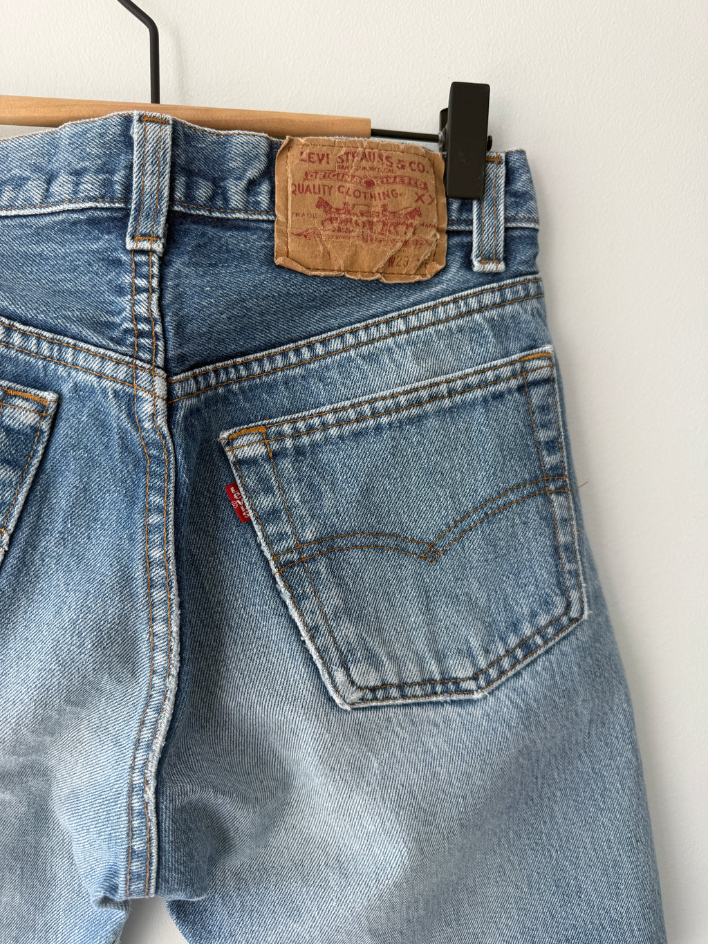 W27 vintage Levis 501 shorts 26/27” dark faded blue Levi’s 501s USA early 90s
