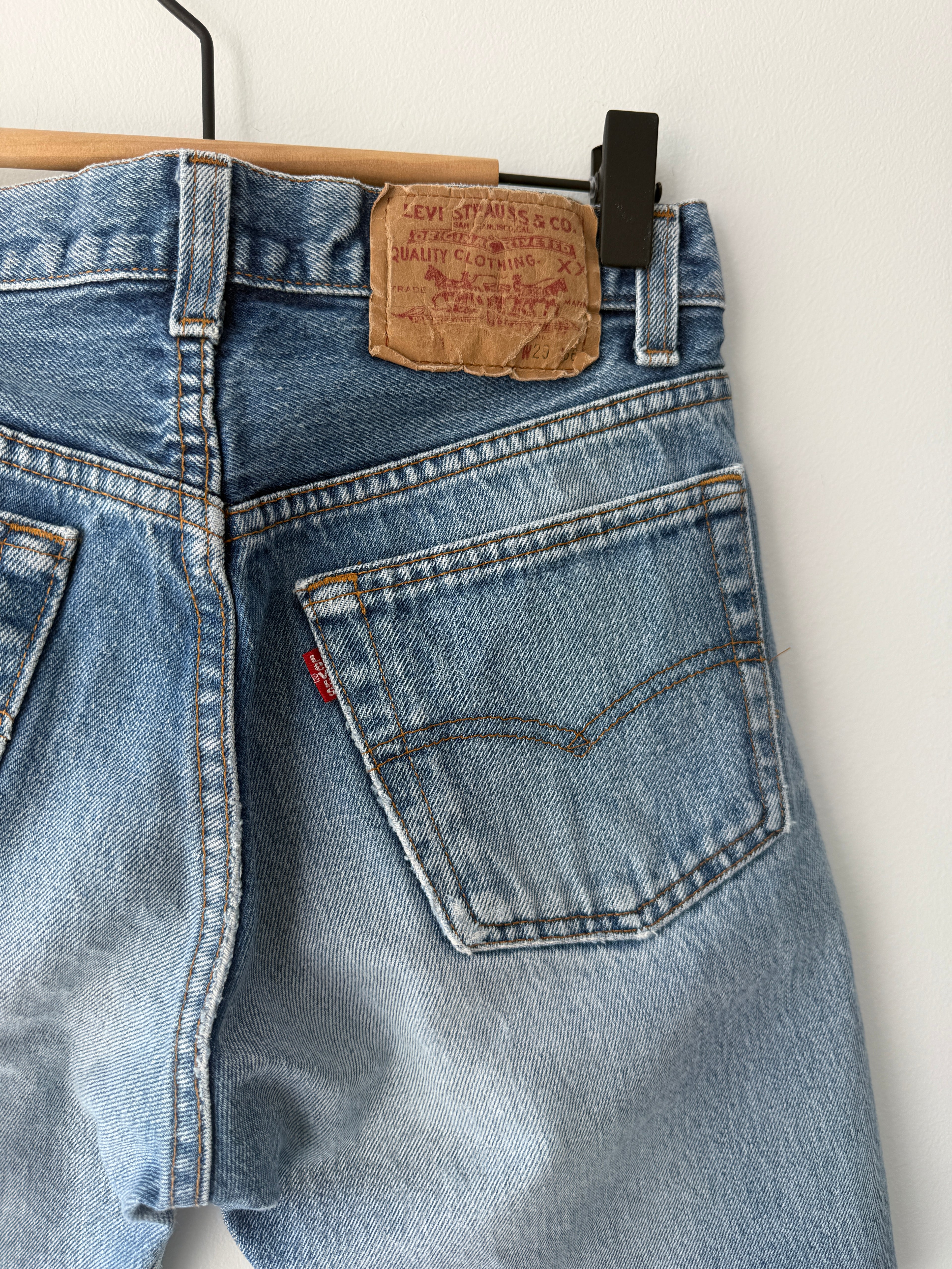 W27 vintage Levis 501 shorts 26/27” dark faded blue Levi’s 501s USA early 90s