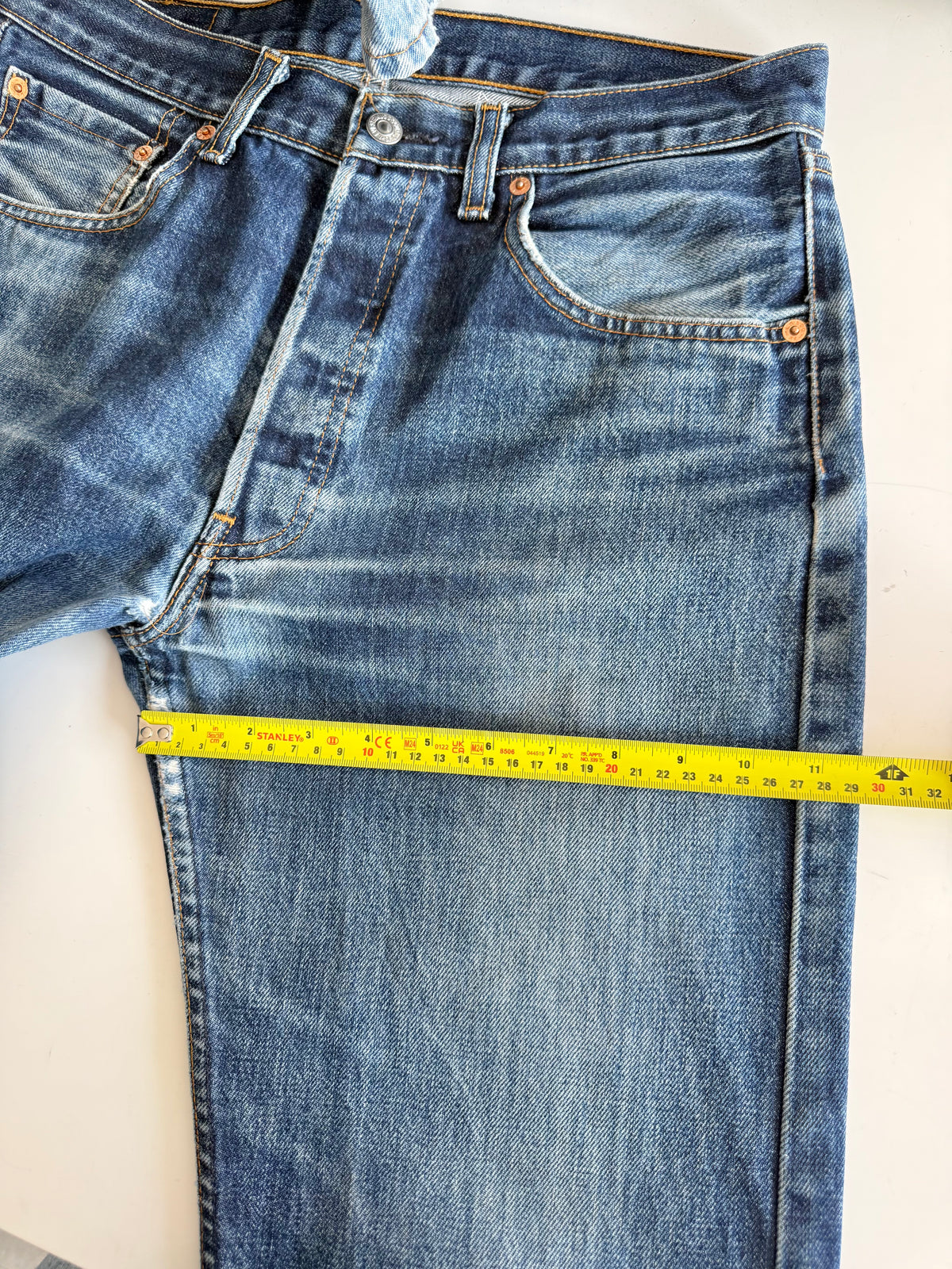 W31 L31 vintage Levis 501 dark blue 30/31” measured waist Y2K levis 501s