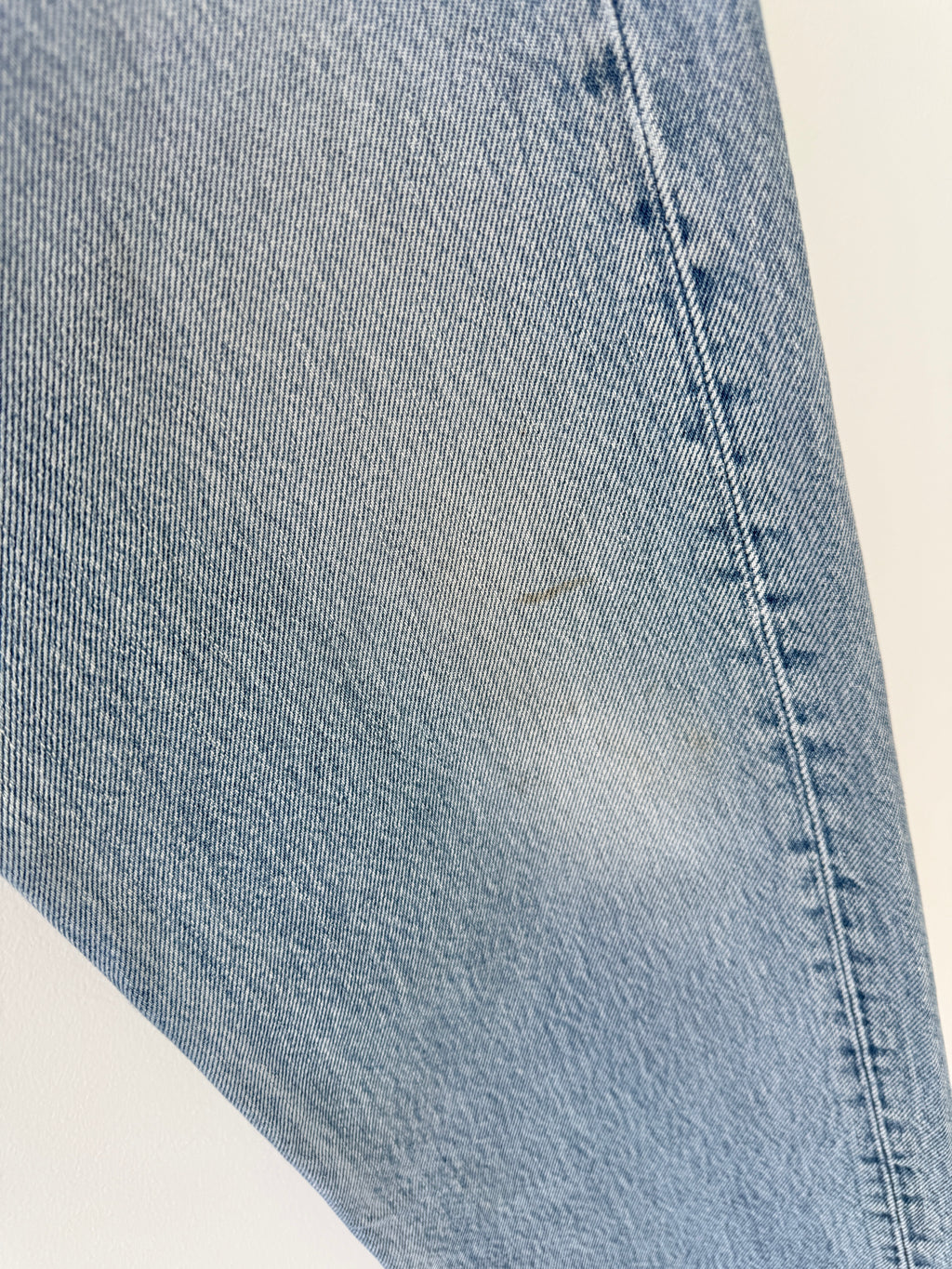 W31 L31 vintage Levis 501 30/31” measured lighter blue 90s USA Levi’s 501s