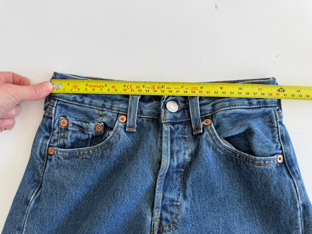 W23 L31 vintage Levis 501s 22/23” measured medium dark blue fade 501s Y2K