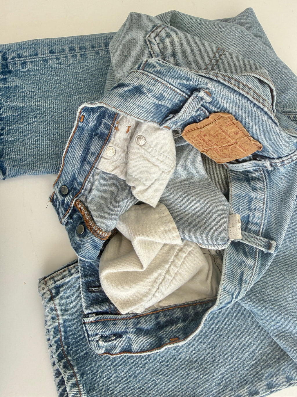 Soft W24 L28 vintage Levis 701s 23/24” measured waist light faded blue USA 80s 701s