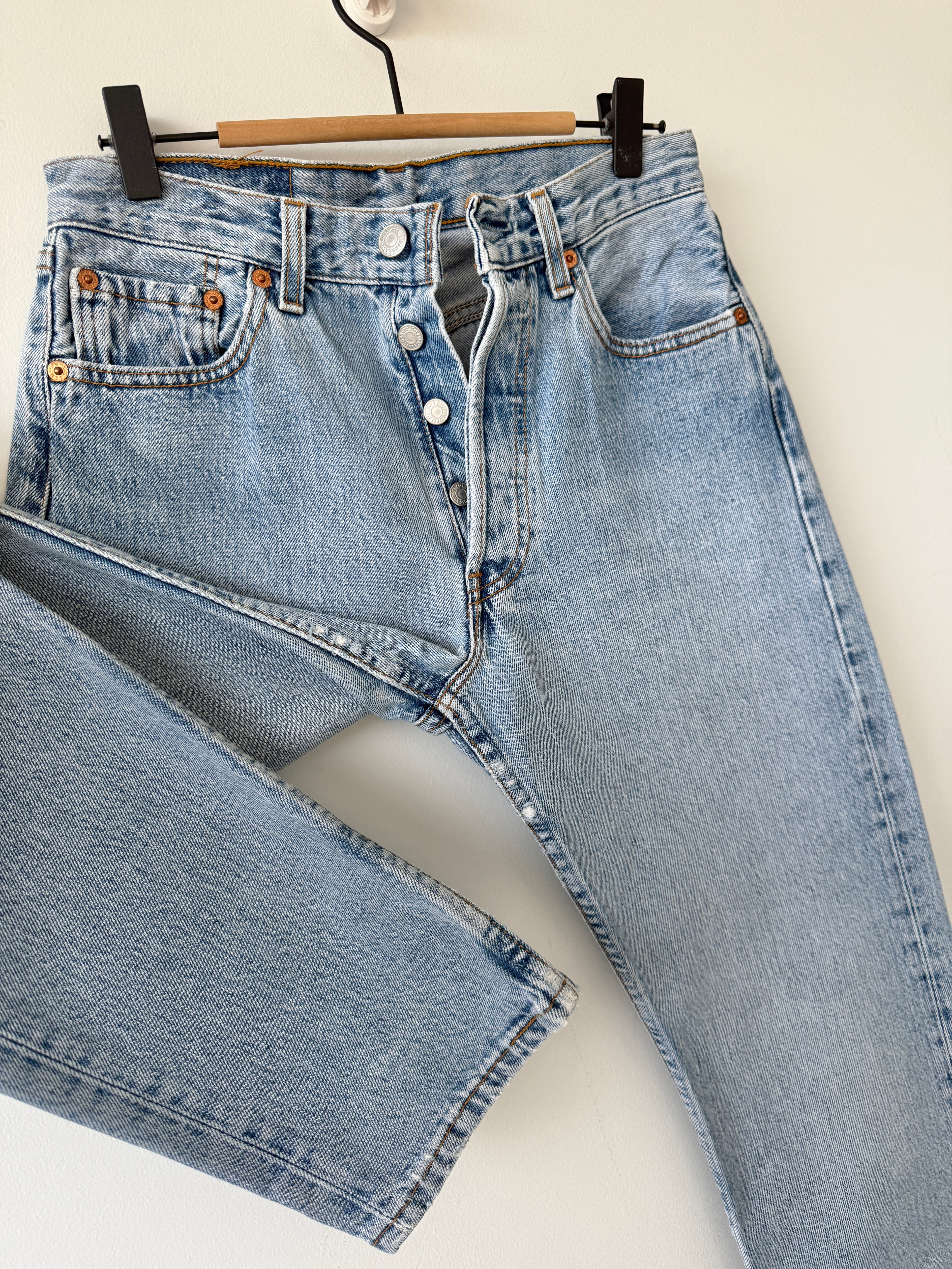 W26 L31 vintage Levis 501 25-26” light blue 90s Levi’s 501s