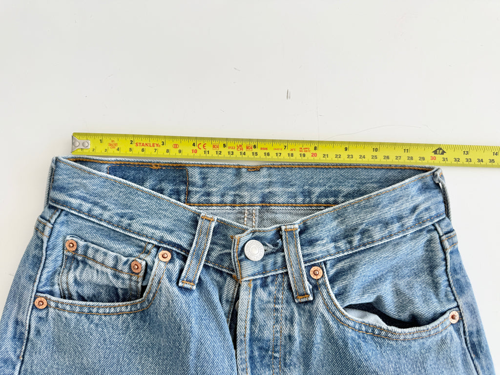 W24 L30 vintage Levis 501 23/24” medium blue Levi’s 501s