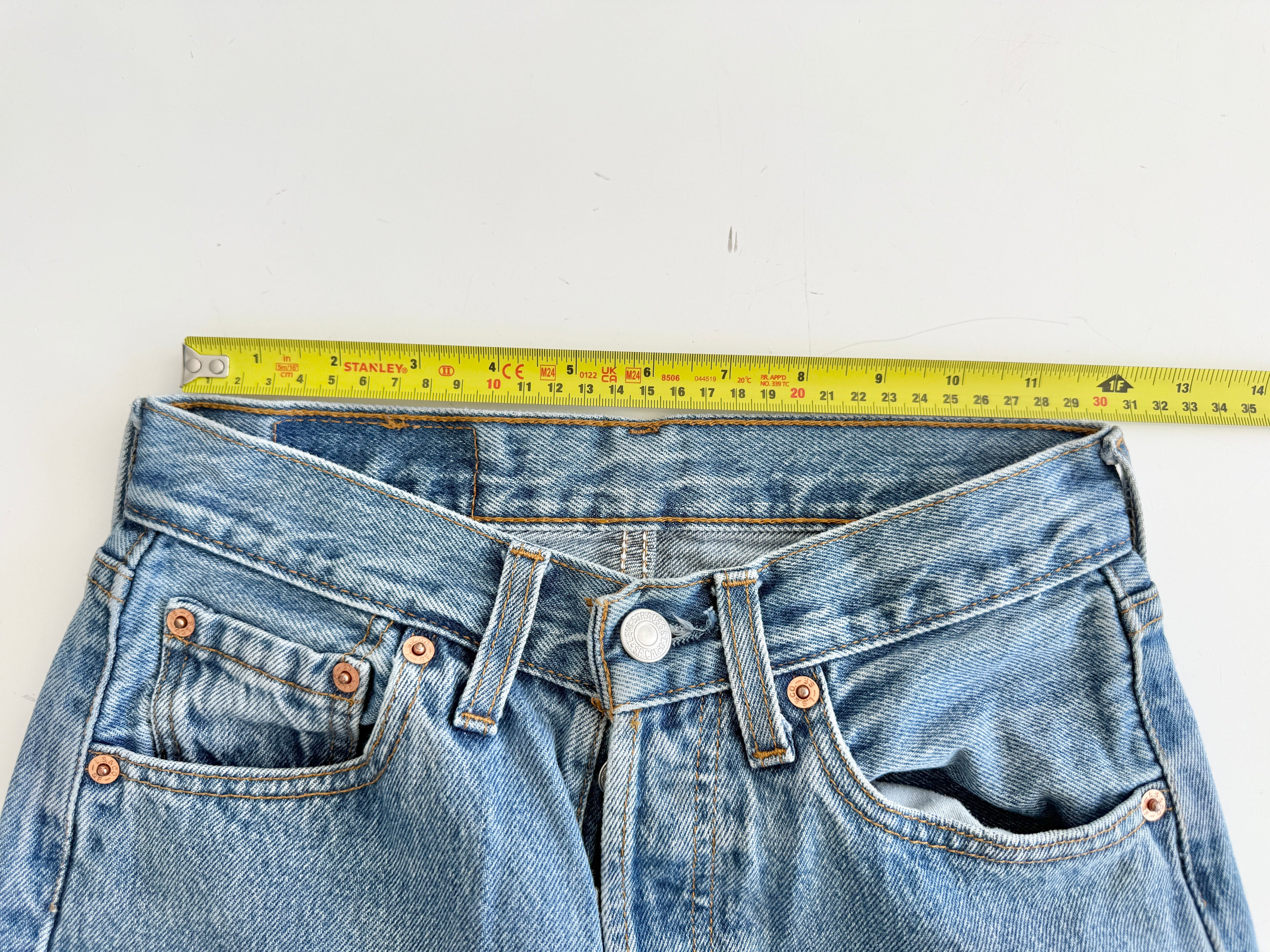 W24 L30 vintage Levis 501 23/24” medium blue Levi’s 501s