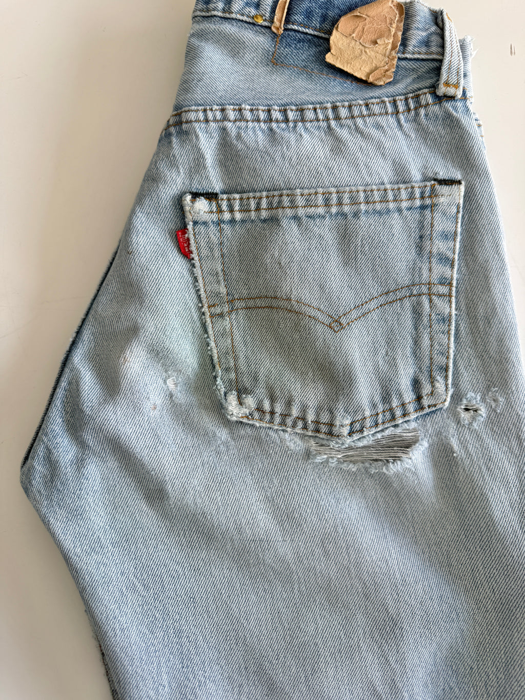 W26 L31 vintage Levis 501 25-26” measured light faded blue 70s/80’s levi’s 501s made in USA