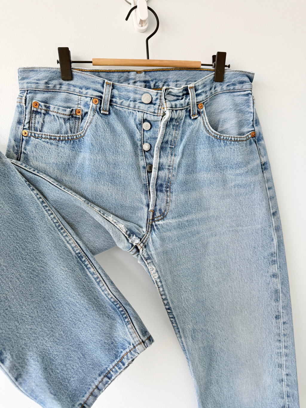W31 L29 vintage Levis 501 31” measured unique faded blue denim 90s Levi’s 501s