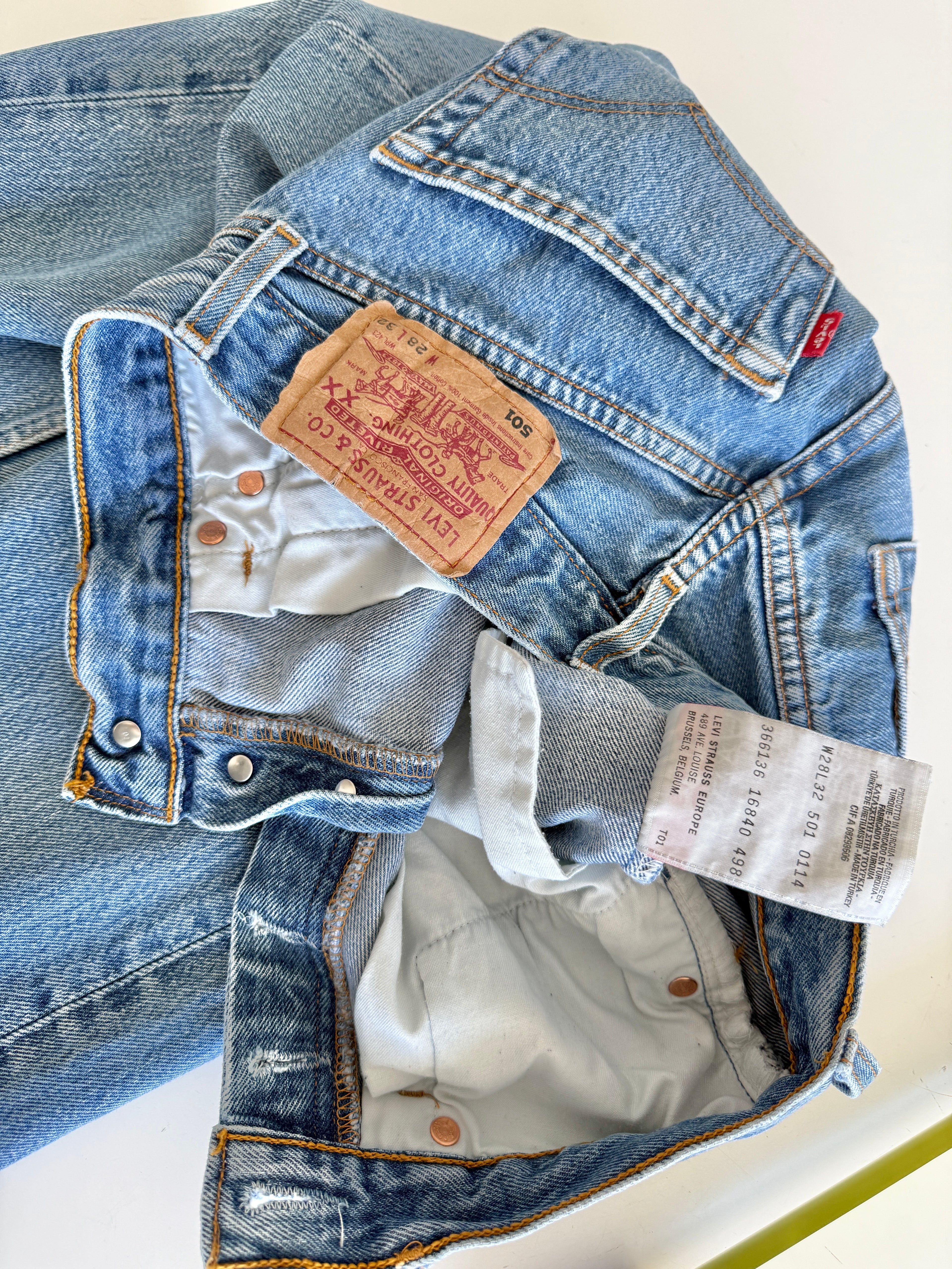 W26 L30 vintage Levis 501 25-26” medium blue 90s Levi’s 501s