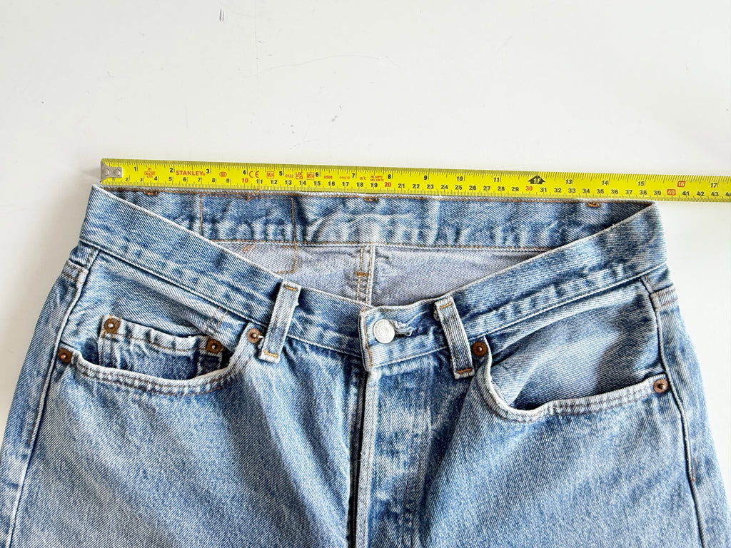 W31 L29 vintage Levis 501 medium blue 30/31” measured waist 501s 80s USA