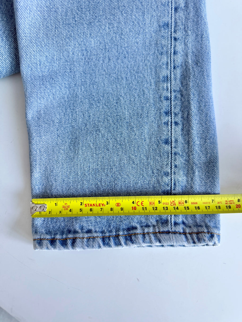 W27 L29 vintage Levis 501 light blue faded 26/27” measured waist 90s USA levis 501s slim hips