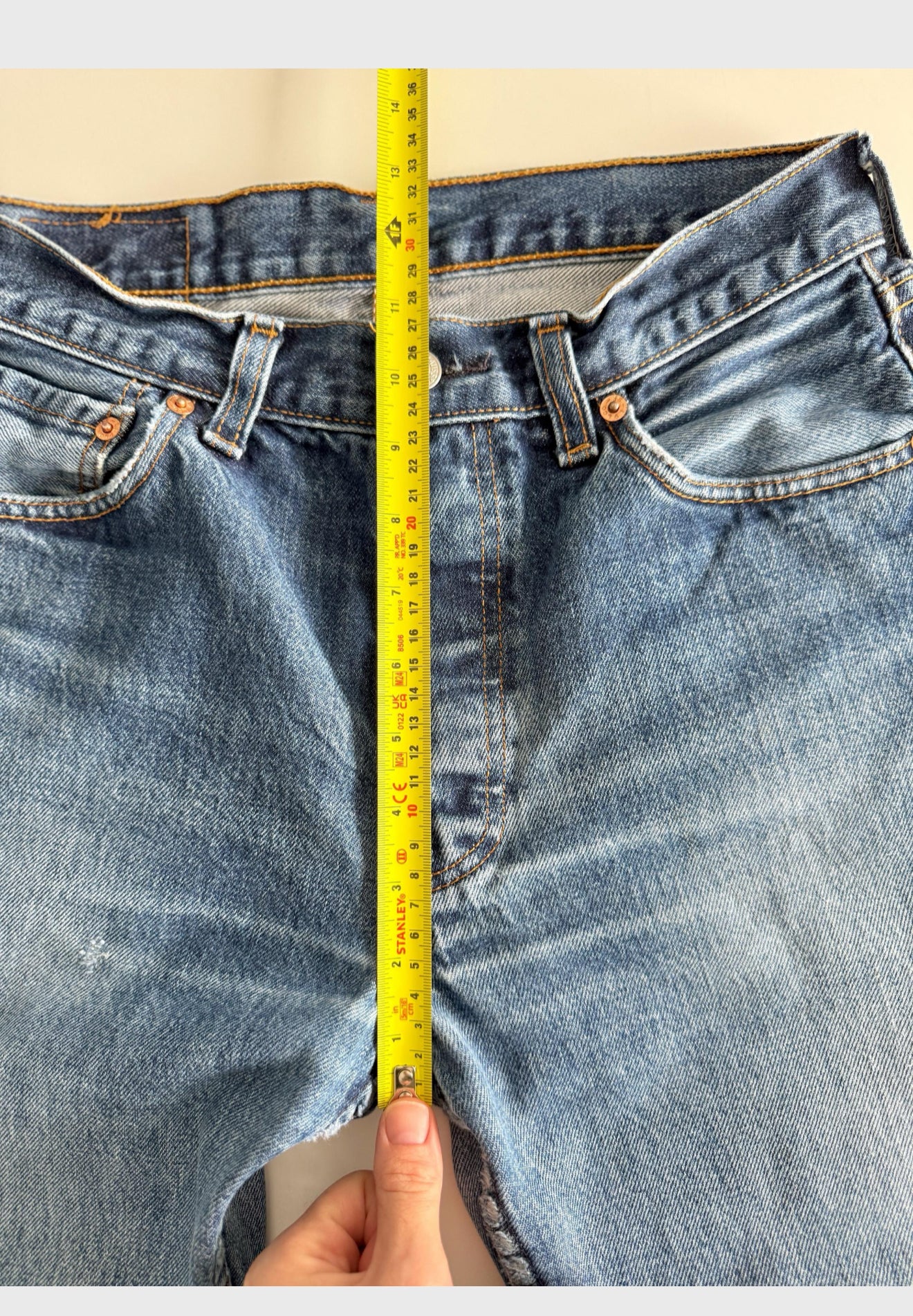 W28 L29 vintage Levis 501 27-28” measured dark raw blue faded denim made in Y2K