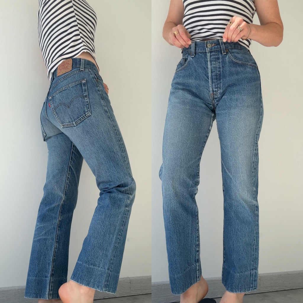 W27 L27 vintage Levis 501 26/27” measured waist dark faded blue 501s 80s