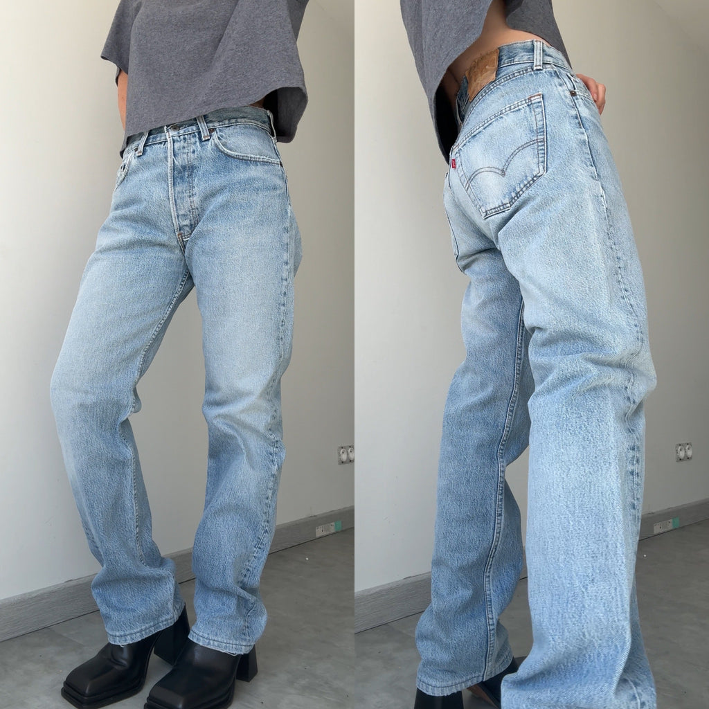 W31 L30 vintage Levis 501 30/31” measured waist light blue 501s made in 80s