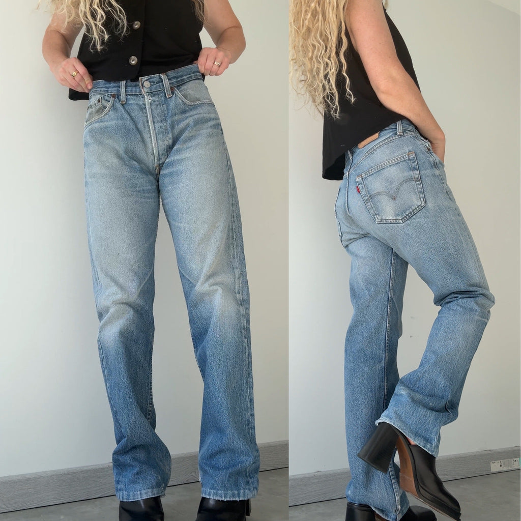 W30 L31 vintage Levis 501 29/30” measured waist medium faded blue 80s 501s