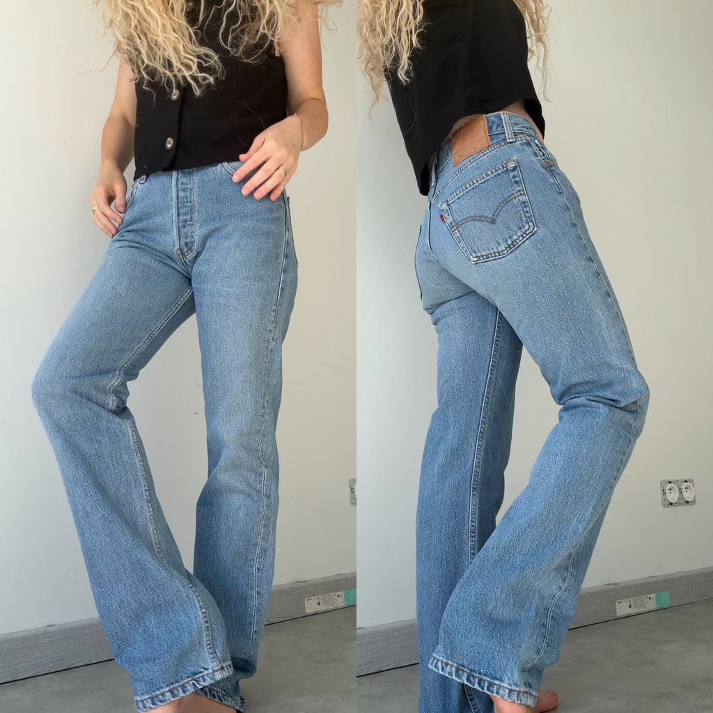 W28 L31 vintage Levis 501 27/28” measured waist medium blue 90s USA  501s