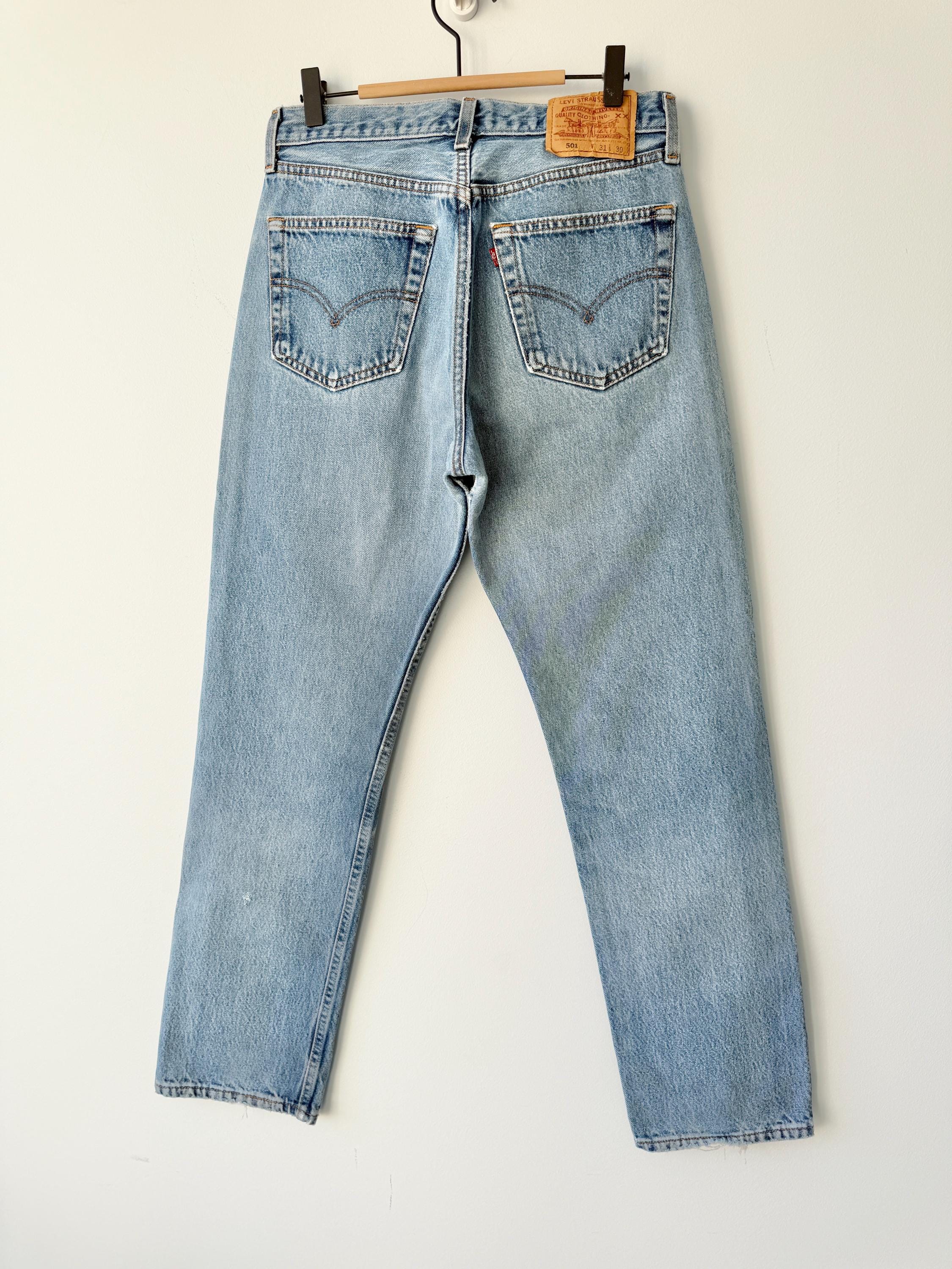 W29 L30 vintage Levis 501 28-29” measured medium blue made in USA 90s for women tag