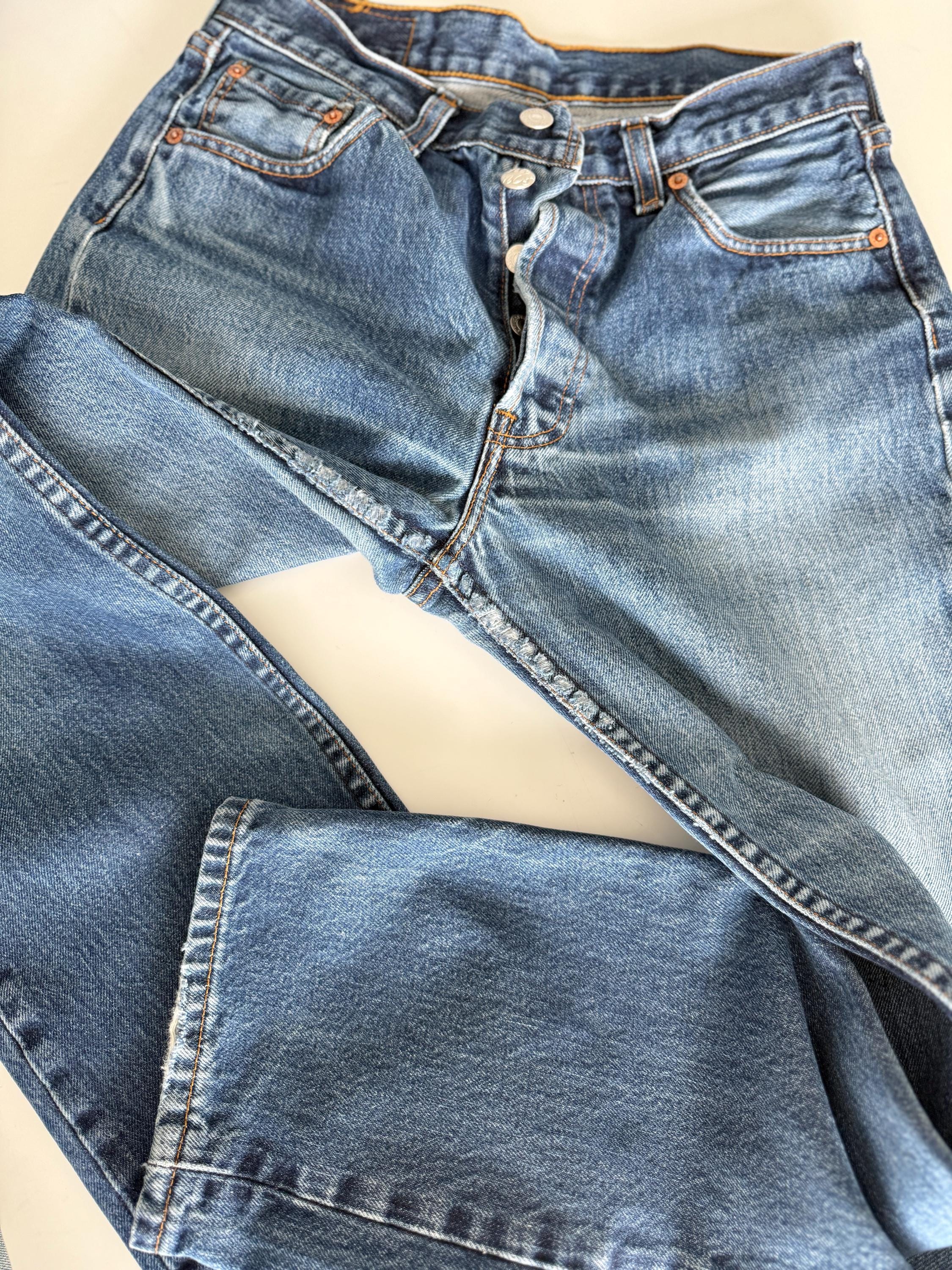 W28 L29 vintage Levis 501 27-28” measured dark raw blue faded denim made in Y2K