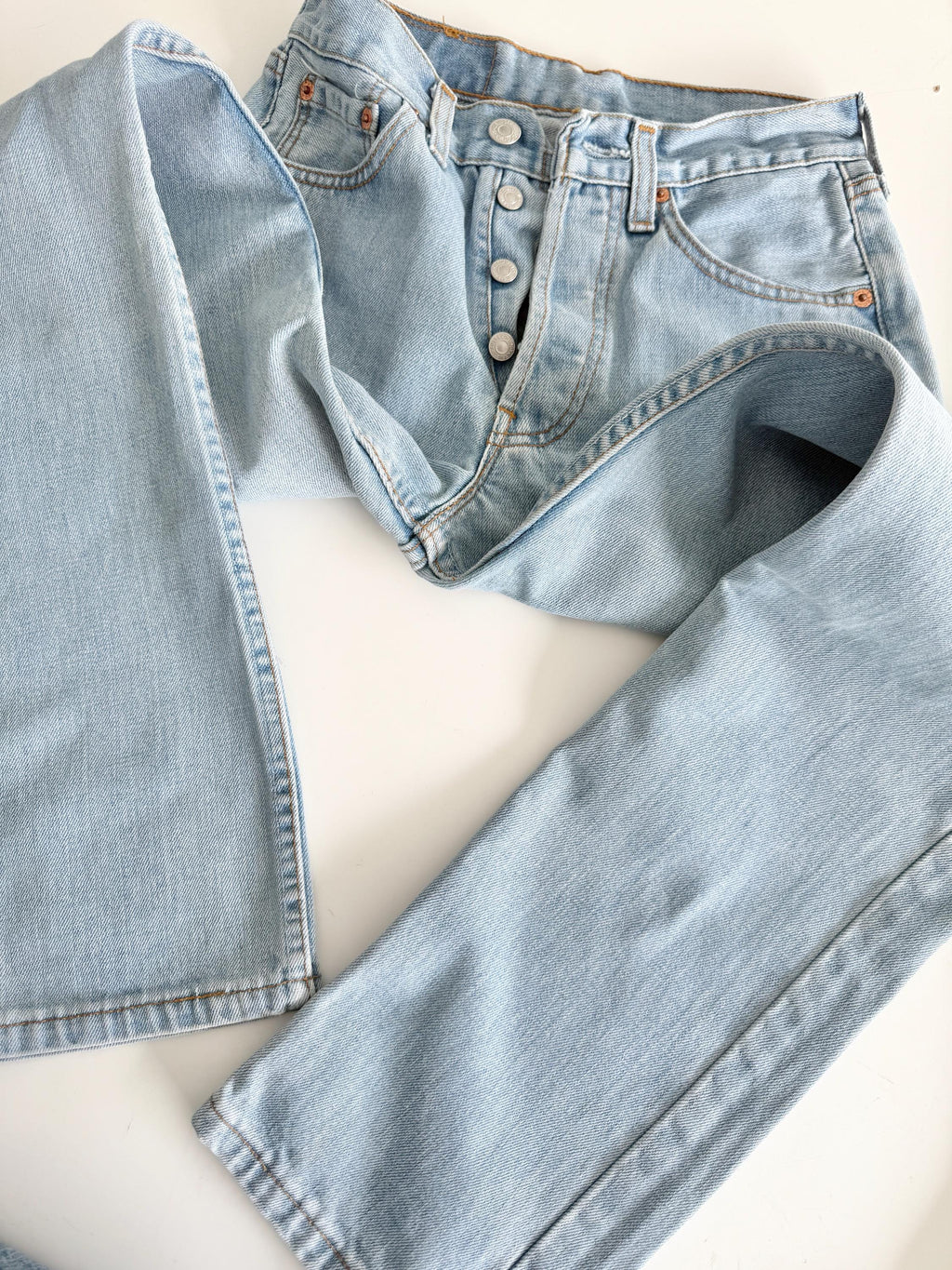 W24 L30 Levis 501 vintage 23-24” measured waist light blue made in y2k