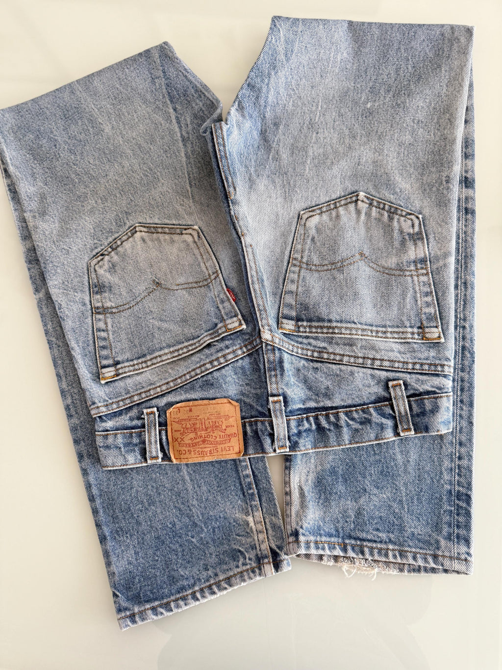 Held ***w31 L33 Levis 505 vintage 30-31” waist medium blue 505s made in USA 80s straight leg jeans