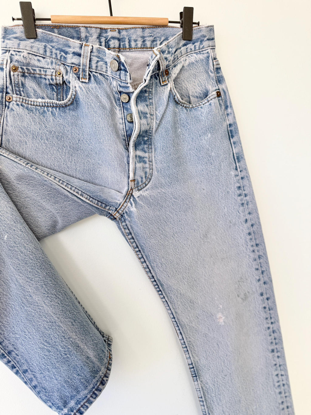 W27 L30 vintage Levis 501 26-27” measured light blue made in 80s USA