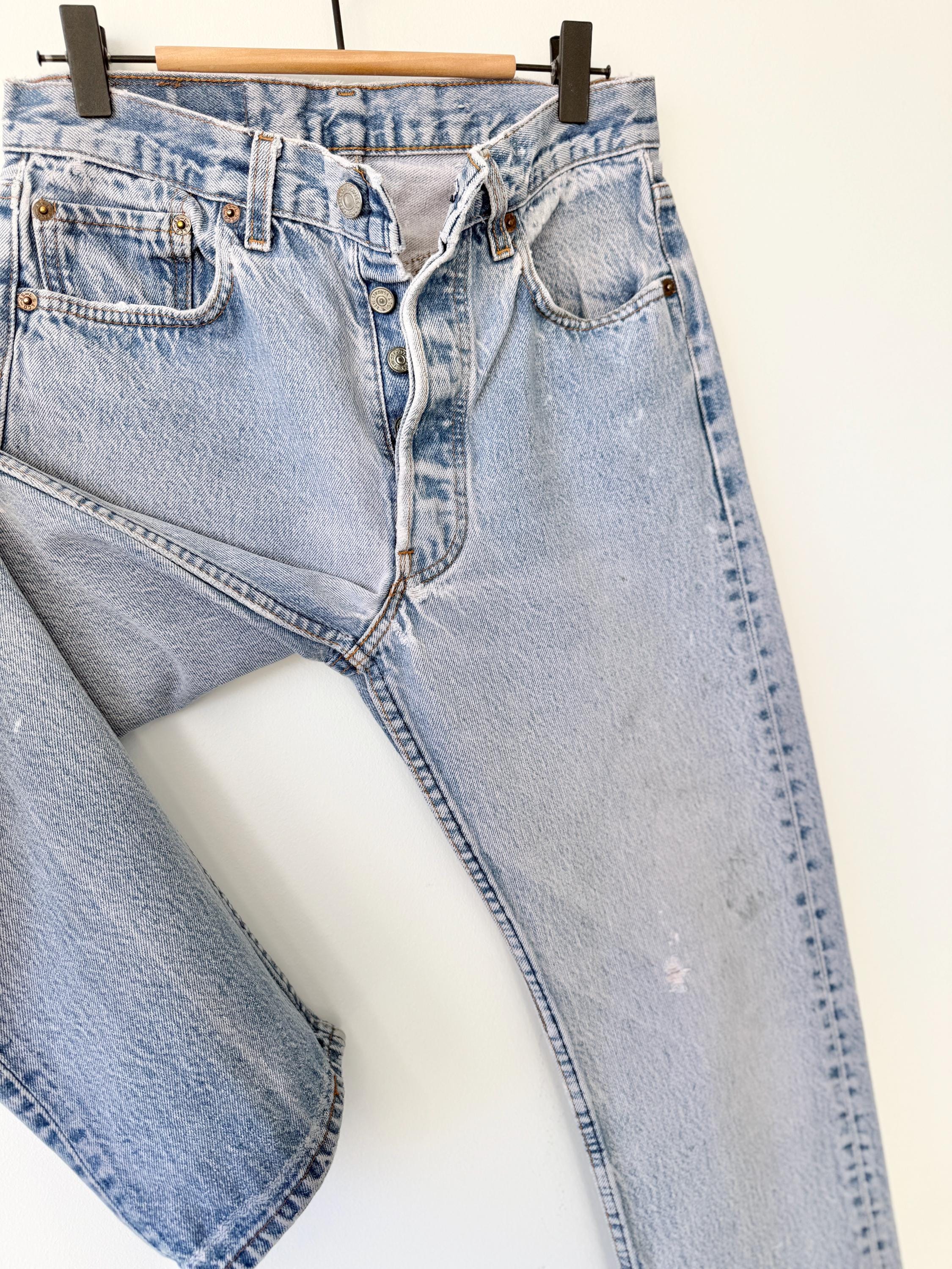 W27 L30 vintage Levis 501 26-27” measured light blue made in 80s USA