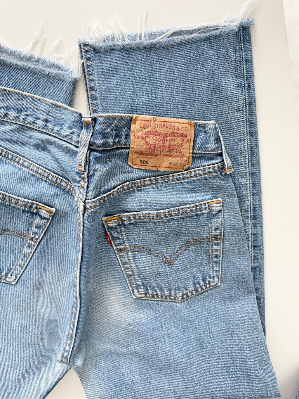 Levis 501s  vintage w26/27 L27 medium blue 501s made in the U.K.  straight leg jeans 501 26”/27” waist