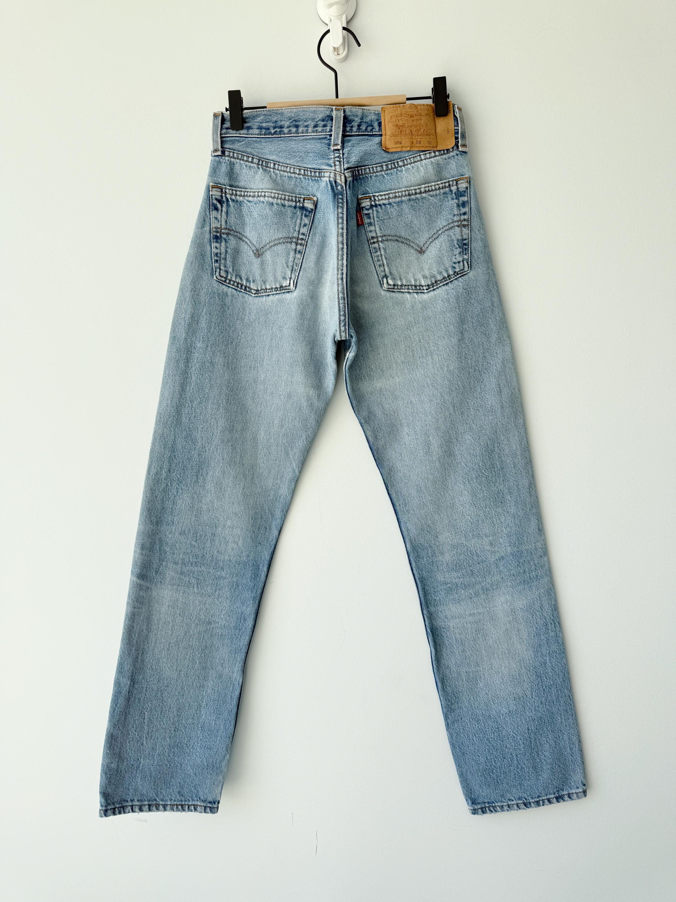 W26 L30 Levis 501 vintage 25-26” measured waist faded medium blue 90s made USA
