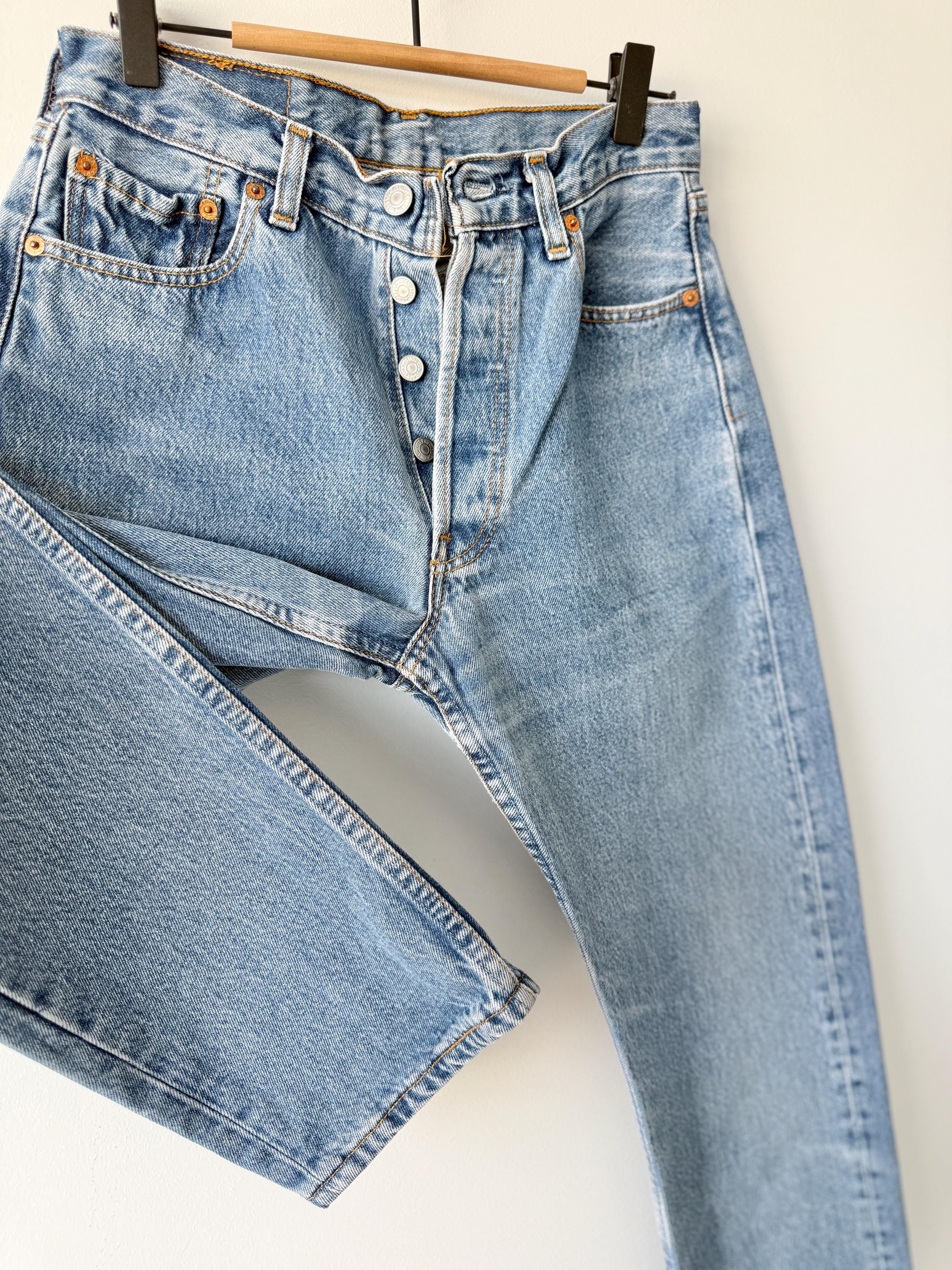 W27 L30 vintage Levis 501 26-27” measured waist medium blue made in 90s