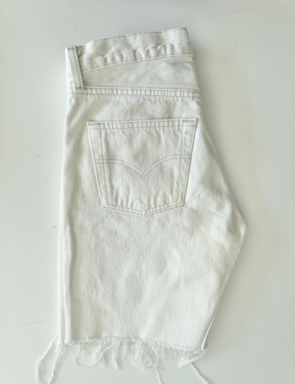 W28 white Levis 501 vintage shorts 27-28” measured waist made in Y2K