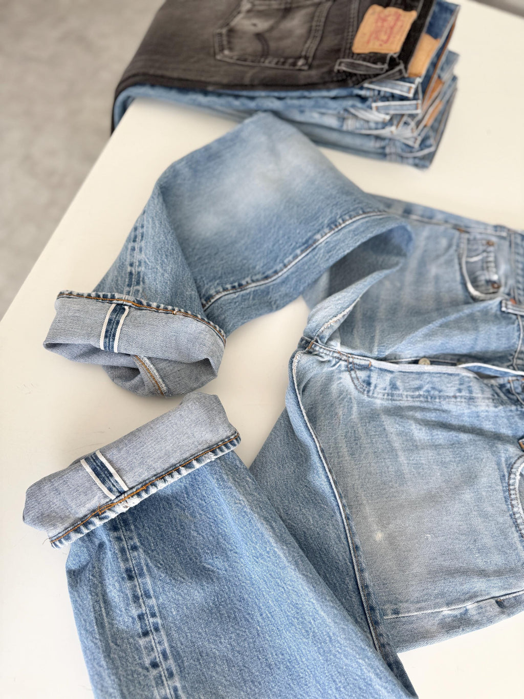 W33 L31 selvedge vintage Levis 501 32-33” measured waist faded light blue made in 70s