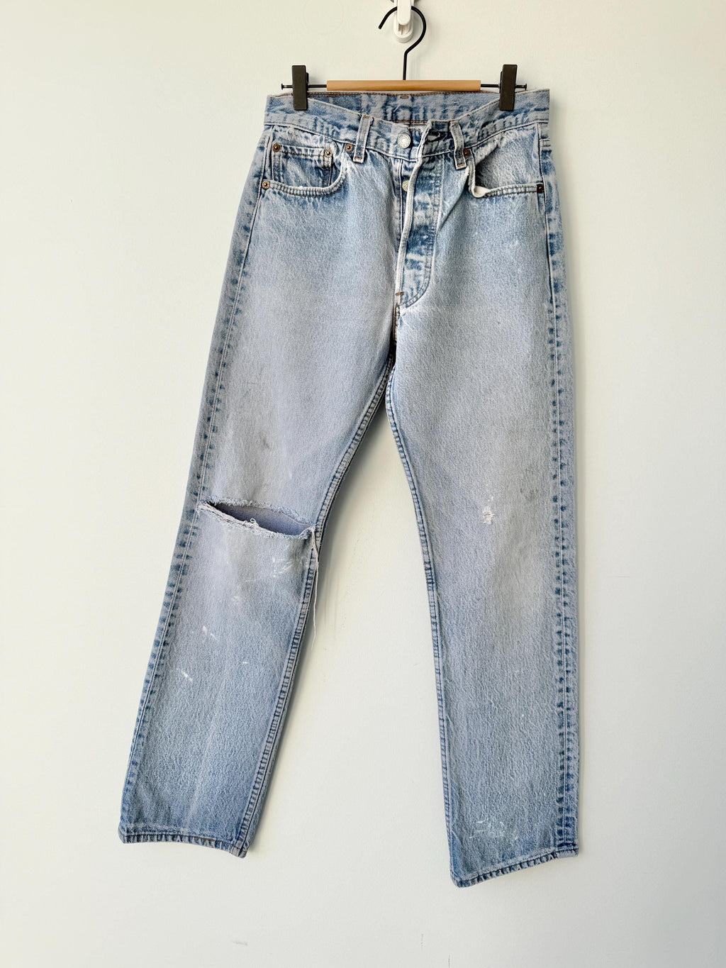 W27 L30 vintage Levis 501 26-27” measured light blue made in 80s USA