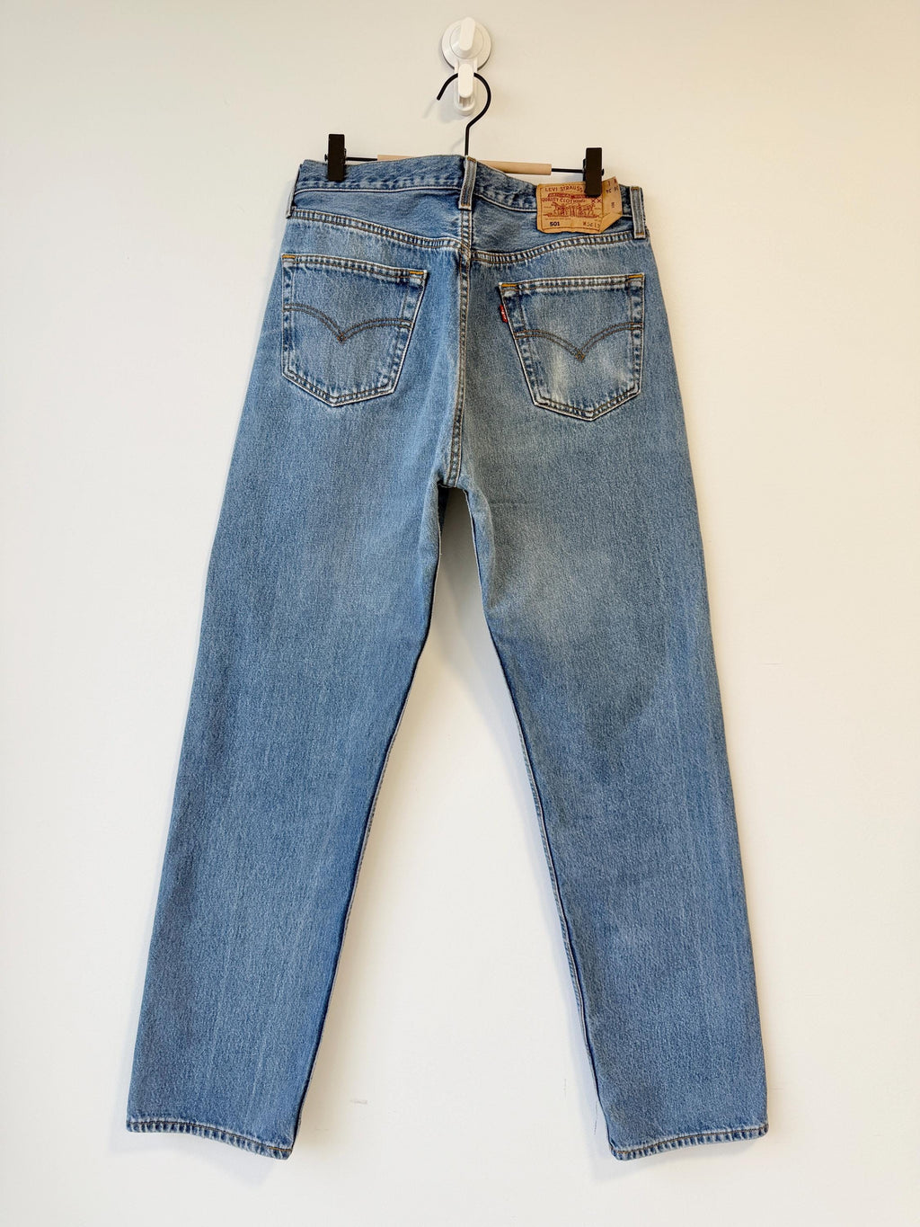Levis 501 vintage w32 L32 medium blue wallet mark made in Poland 501s straight leg jeans 501 31”/32” waist
