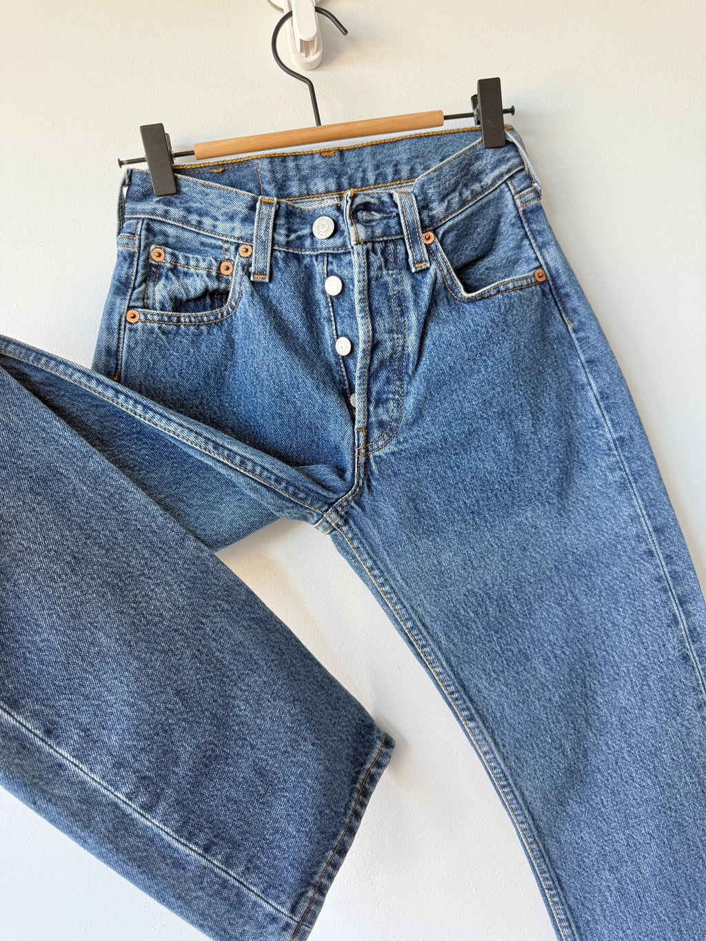 W23 L31 Levis 501 vintage 22-23” measured waist dark blue made in Croatia  Y2K hol