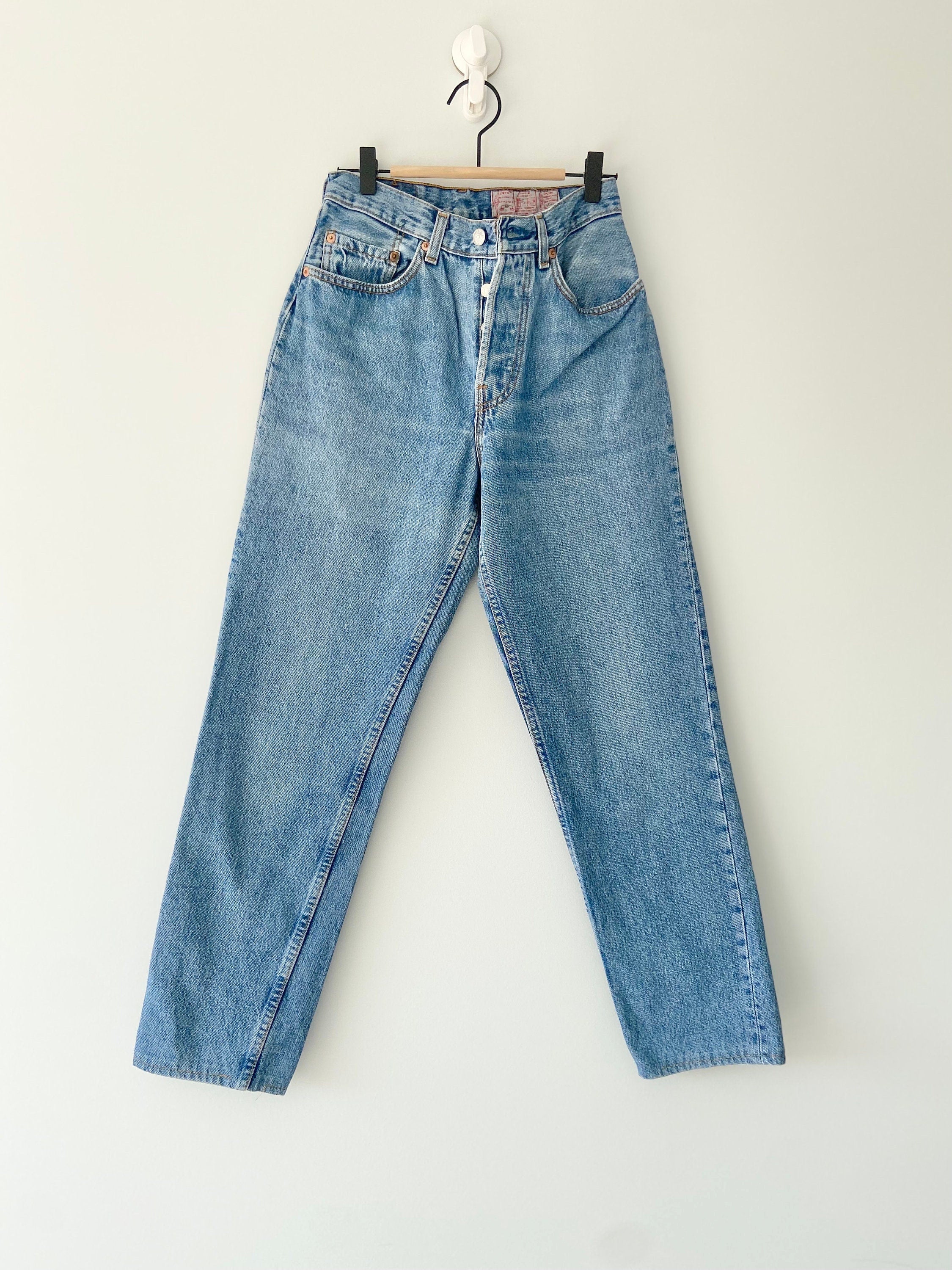 Vintage Levi’s 901  w26” L28” made in USA  Faded medium blue denim