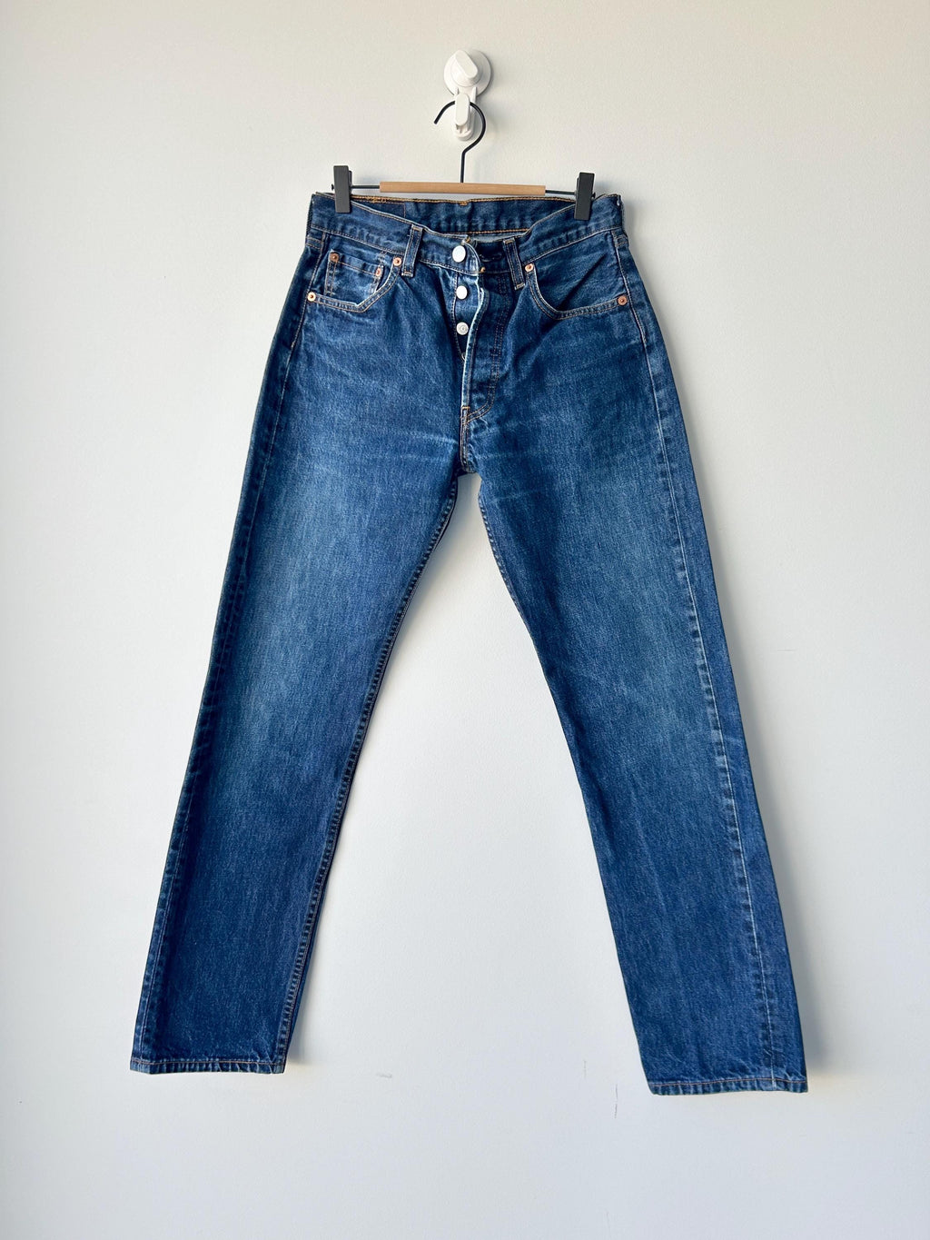 w28 L31 Levis 501 vintage dark indigo blue shade straight leg jeans made in Spain 501 vintage 28” waist decuk