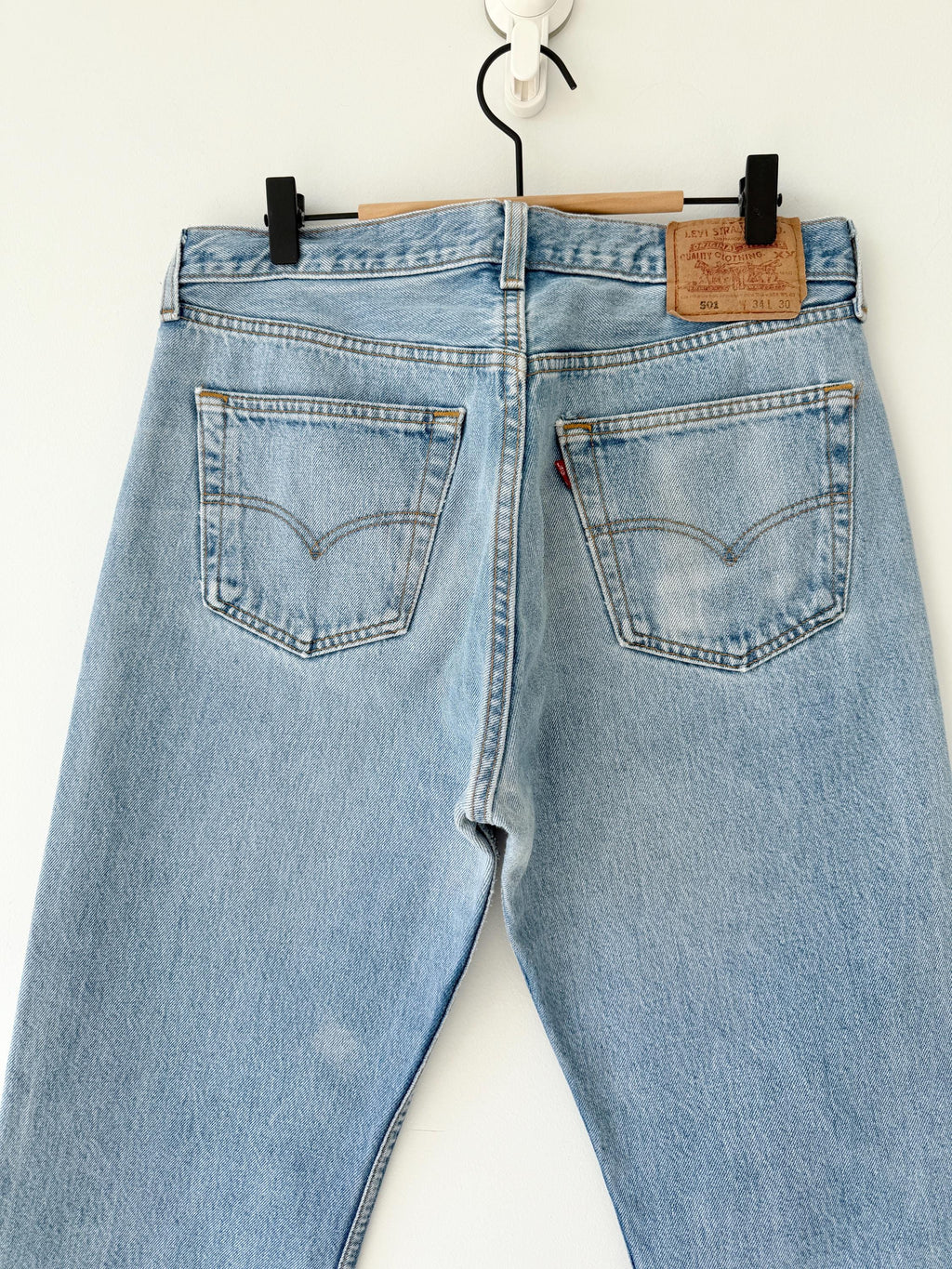 W31 L30 Levis 501 vintage 31” measured waist faded blue 90s made in USA hol