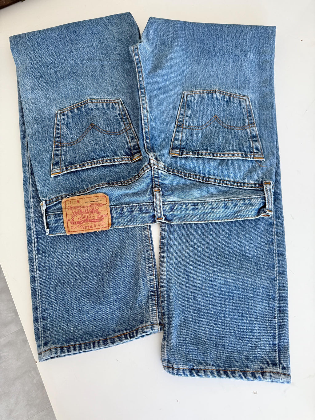 w30 L33 Levis 501 vintage 29-30” waistmedium blue 501s made in Spain 90s straight leg jeans 501