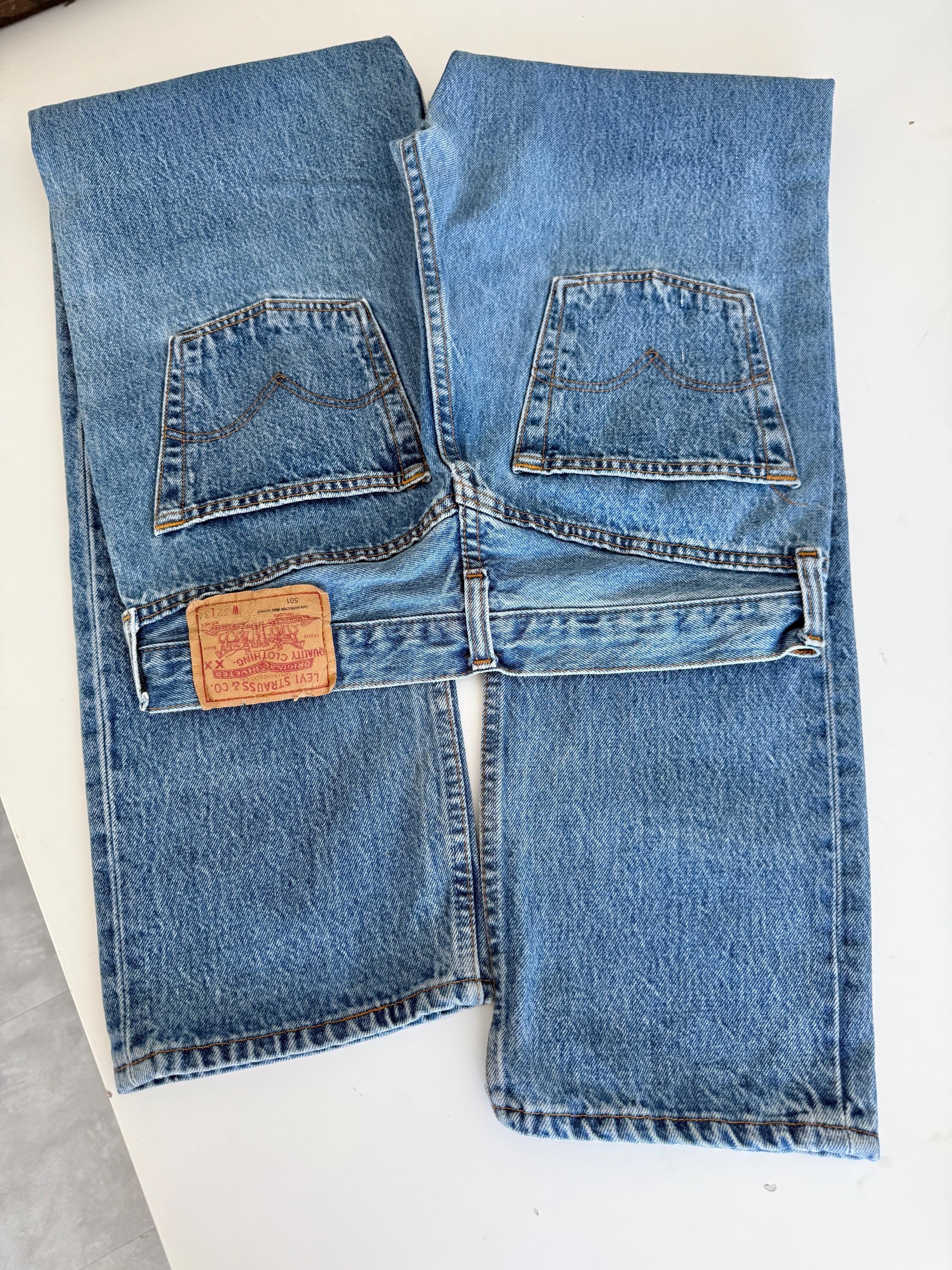w30 L33 Levis 501 vintage 29-30” waistmedium blue 501s made in Spain 90s straight leg jeans 501