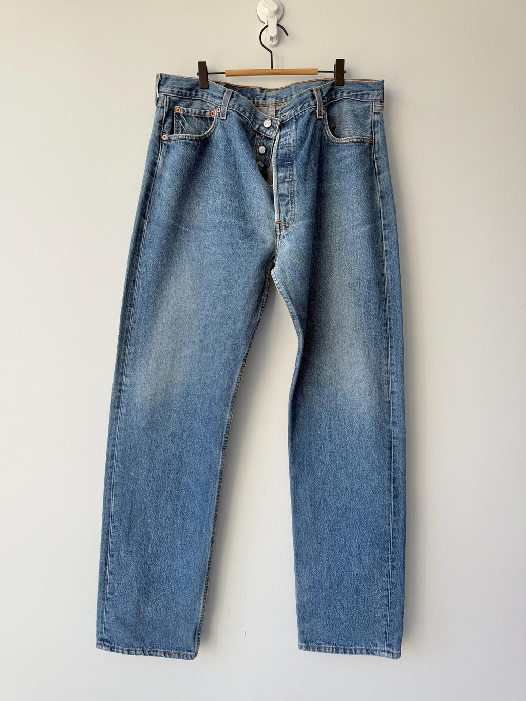 W38 L35 vintage Levis 501 37-38” measured waist medium dark blue made in USA 90s