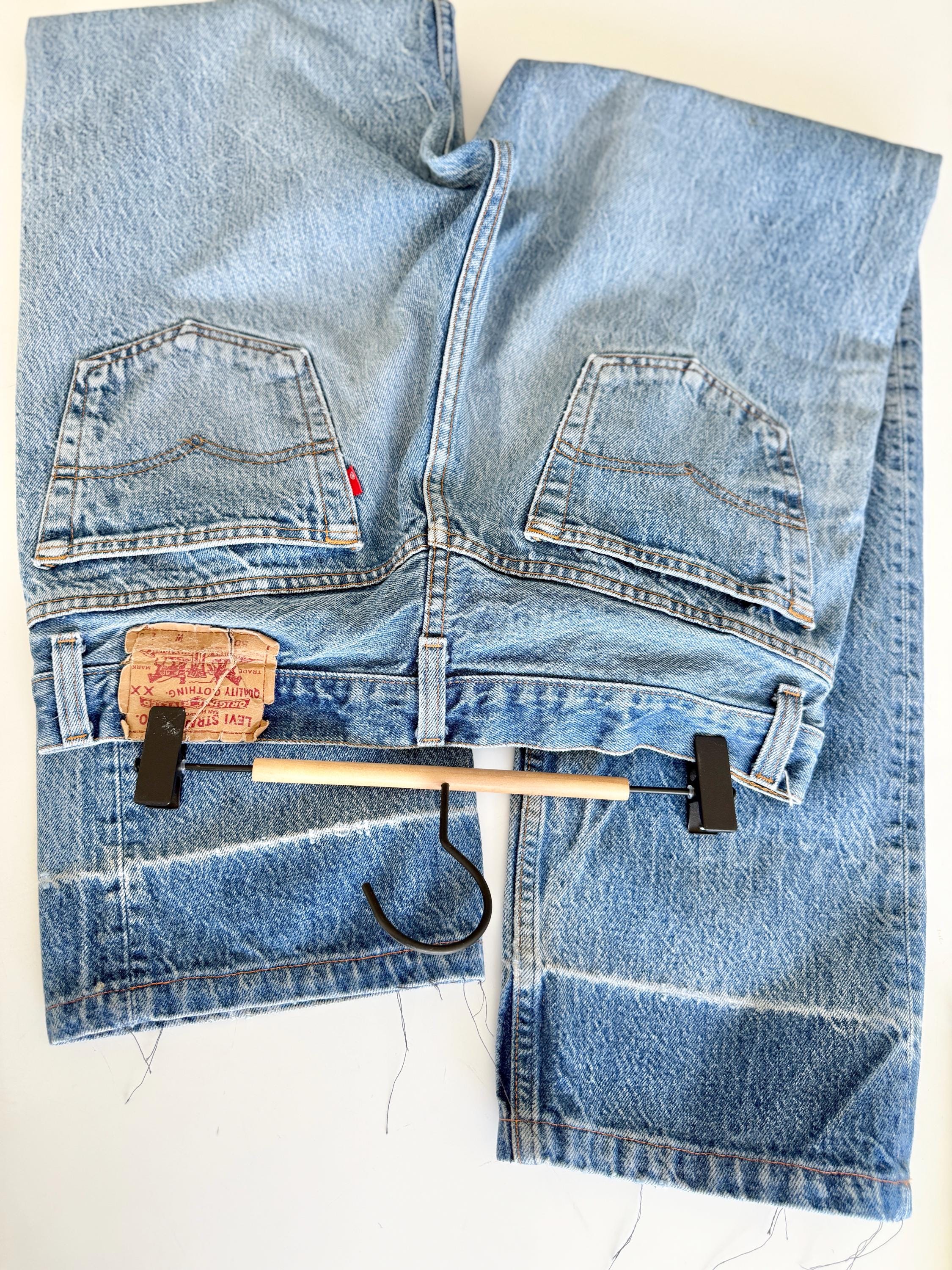 W33 L31 vintage Levis 501 31-33” measured waist medium faded denim made in USA  80s/90s