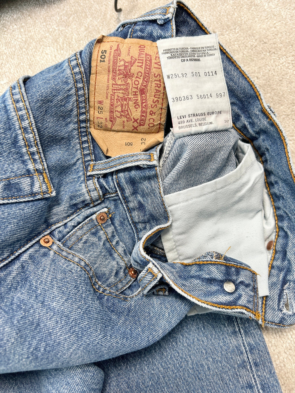 Levis 501 vintage w23 L31 Levi’s 501 faded medium blue 90s Levi’s blue faded blue straight leg blue 501 vintage blue 501 worn vintage Levi’s